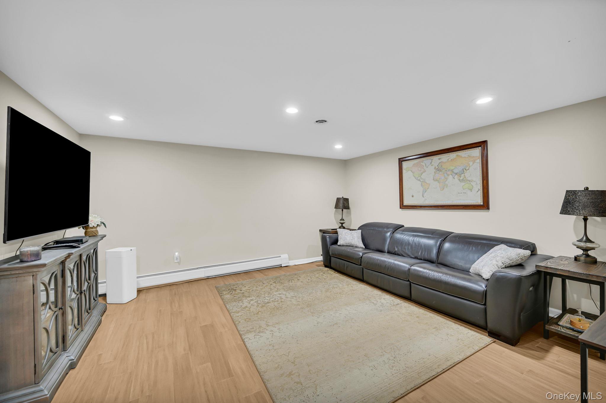 15 Ramapo Lane, Chestnut Ridge, NY 10952