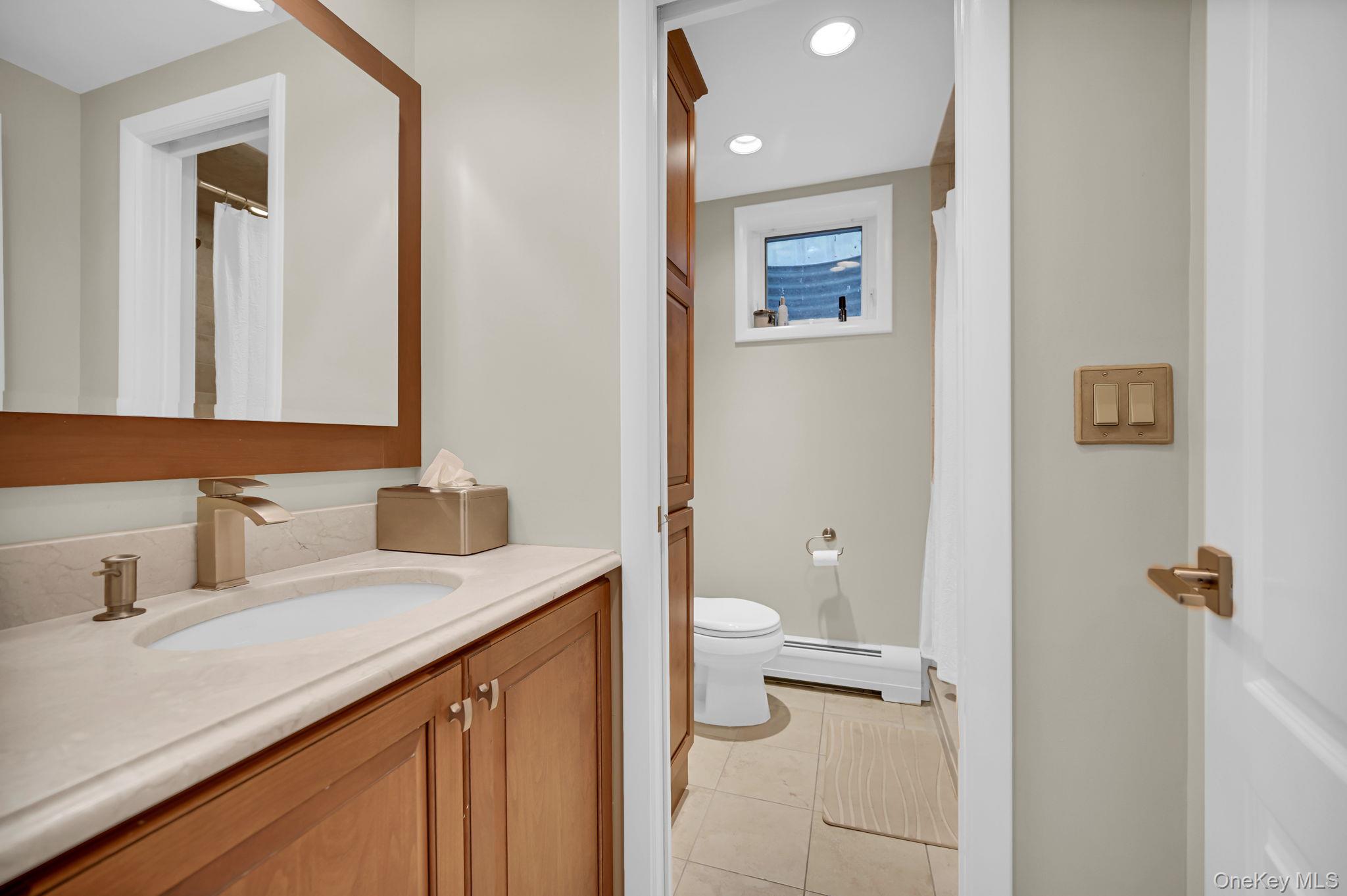 15 Ramapo Lane, Chestnut Ridge, NY 10952