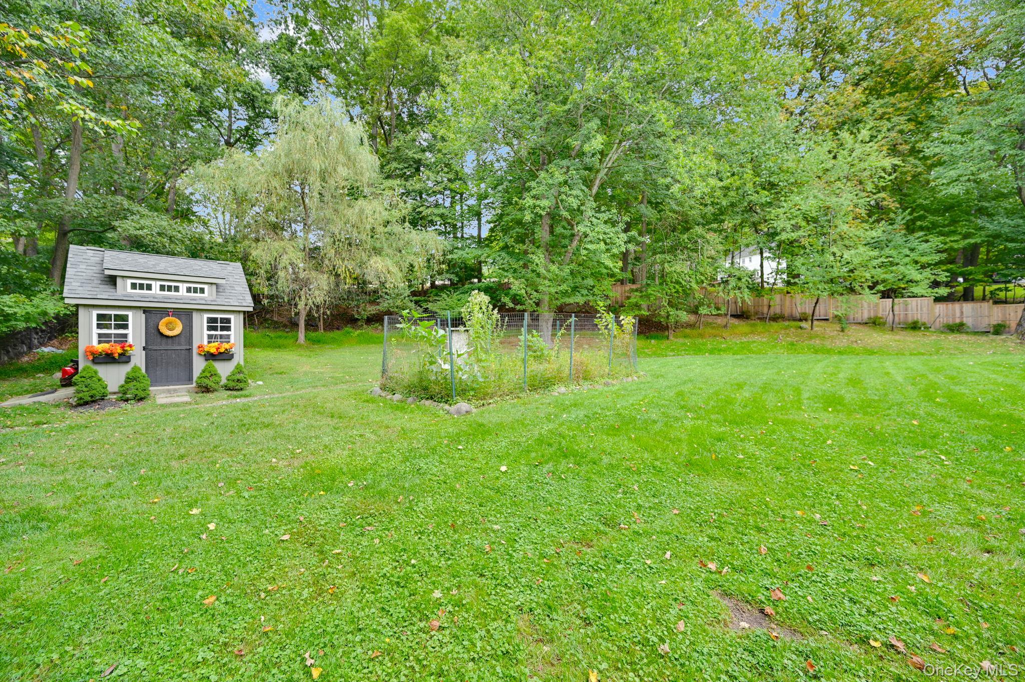 15 Ramapo Lane, Chestnut Ridge, NY 10952