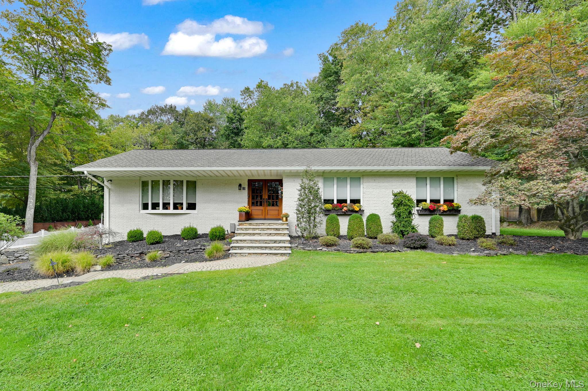 15 Ramapo Lane, Chestnut Ridge, NY 10952