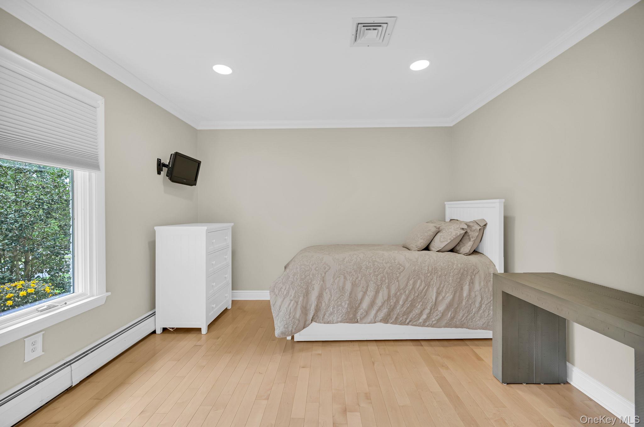 15 Ramapo Lane, Chestnut Ridge, NY 10952