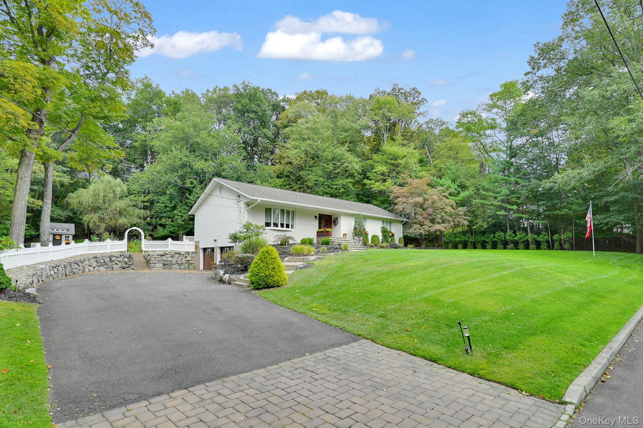 15 Ramapo Lane, Chestnut Ridge, NY 10952