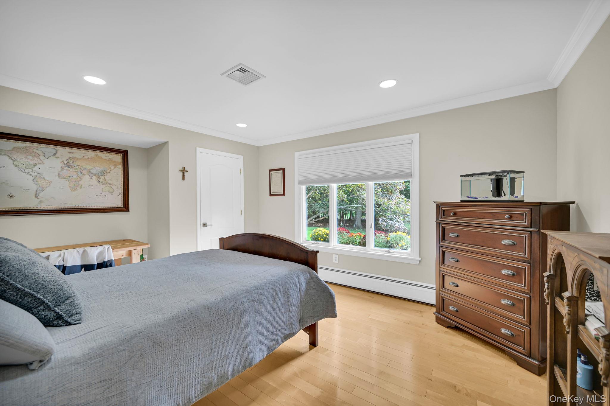 15 Ramapo Lane, Chestnut Ridge, NY 10952