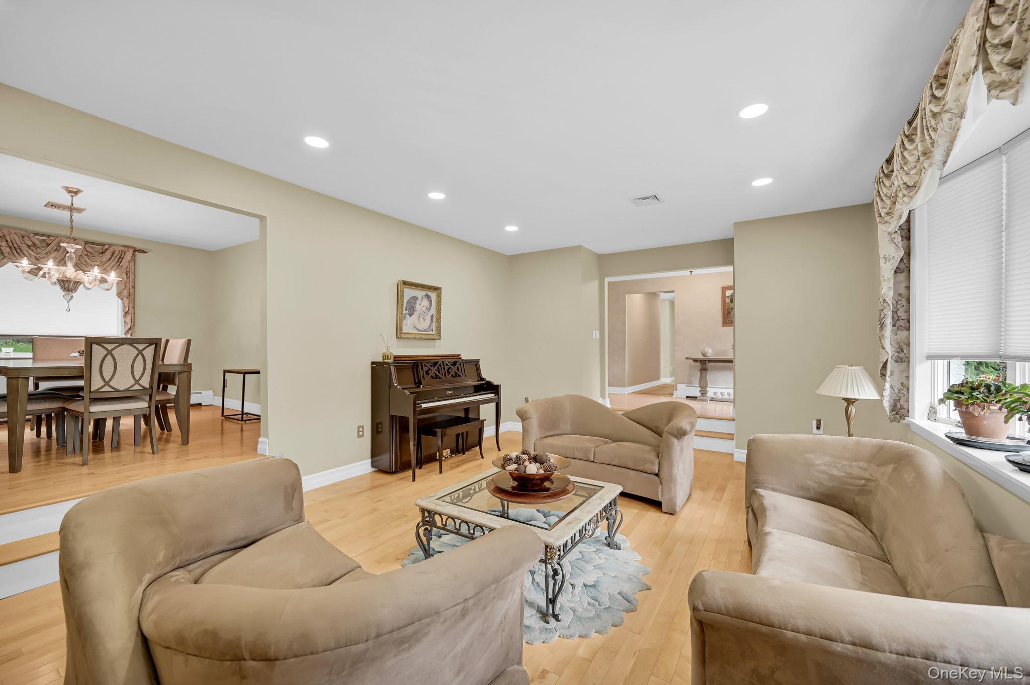 15 Ramapo Lane, Chestnut Ridge, NY 10952