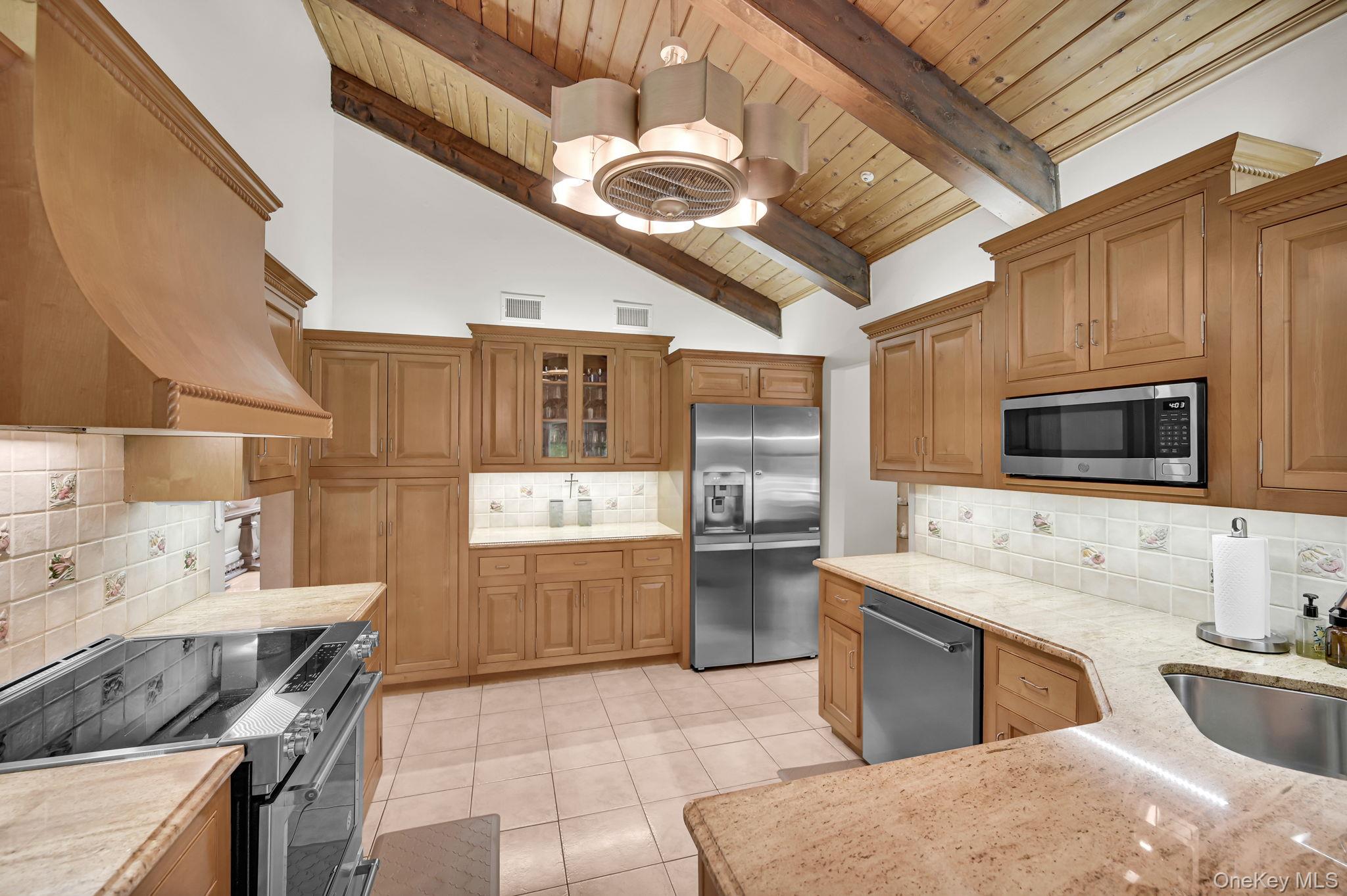 15 Ramapo Lane, Chestnut Ridge, NY 10952