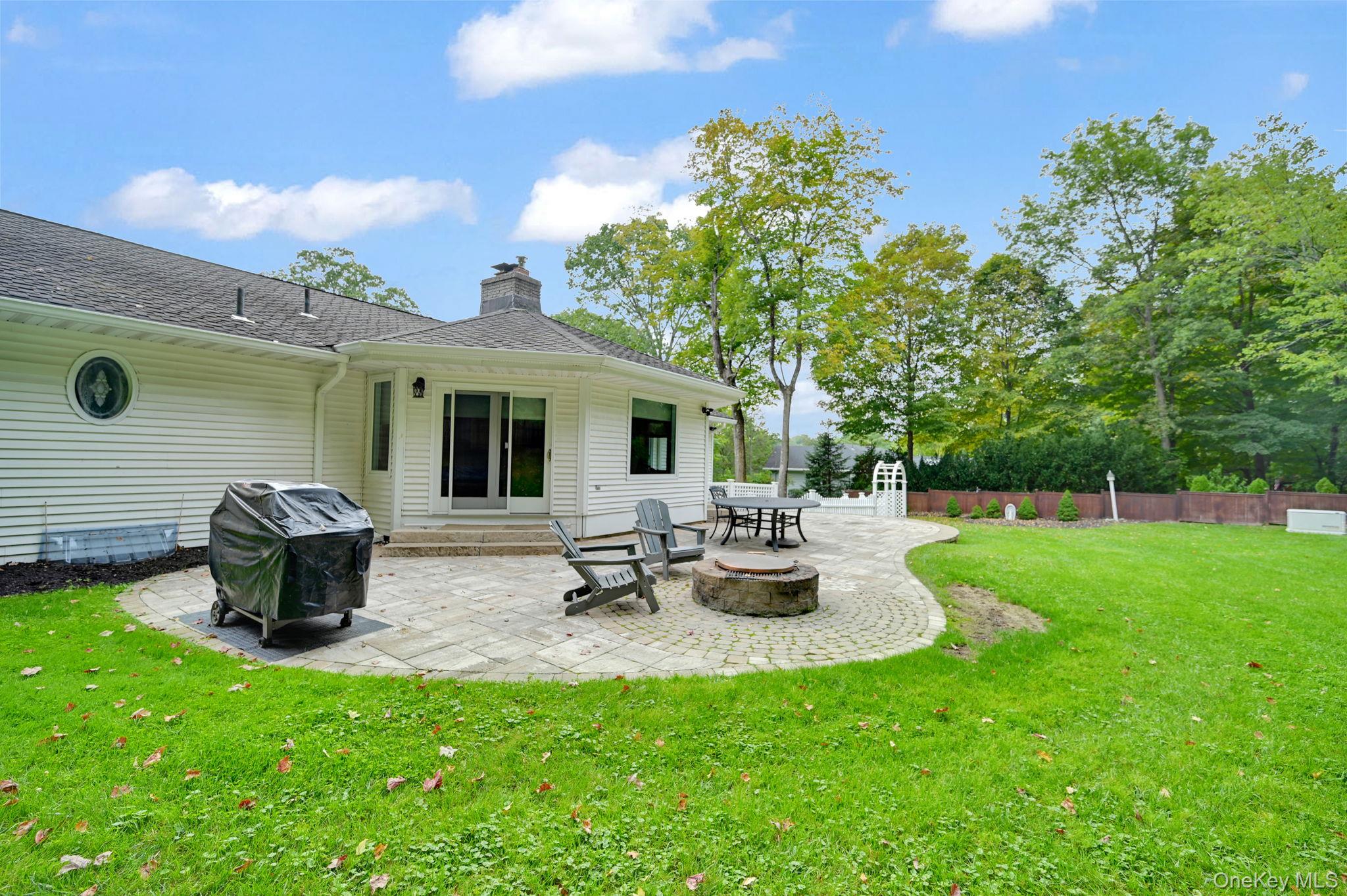 15 Ramapo Lane, Chestnut Ridge, NY 10952