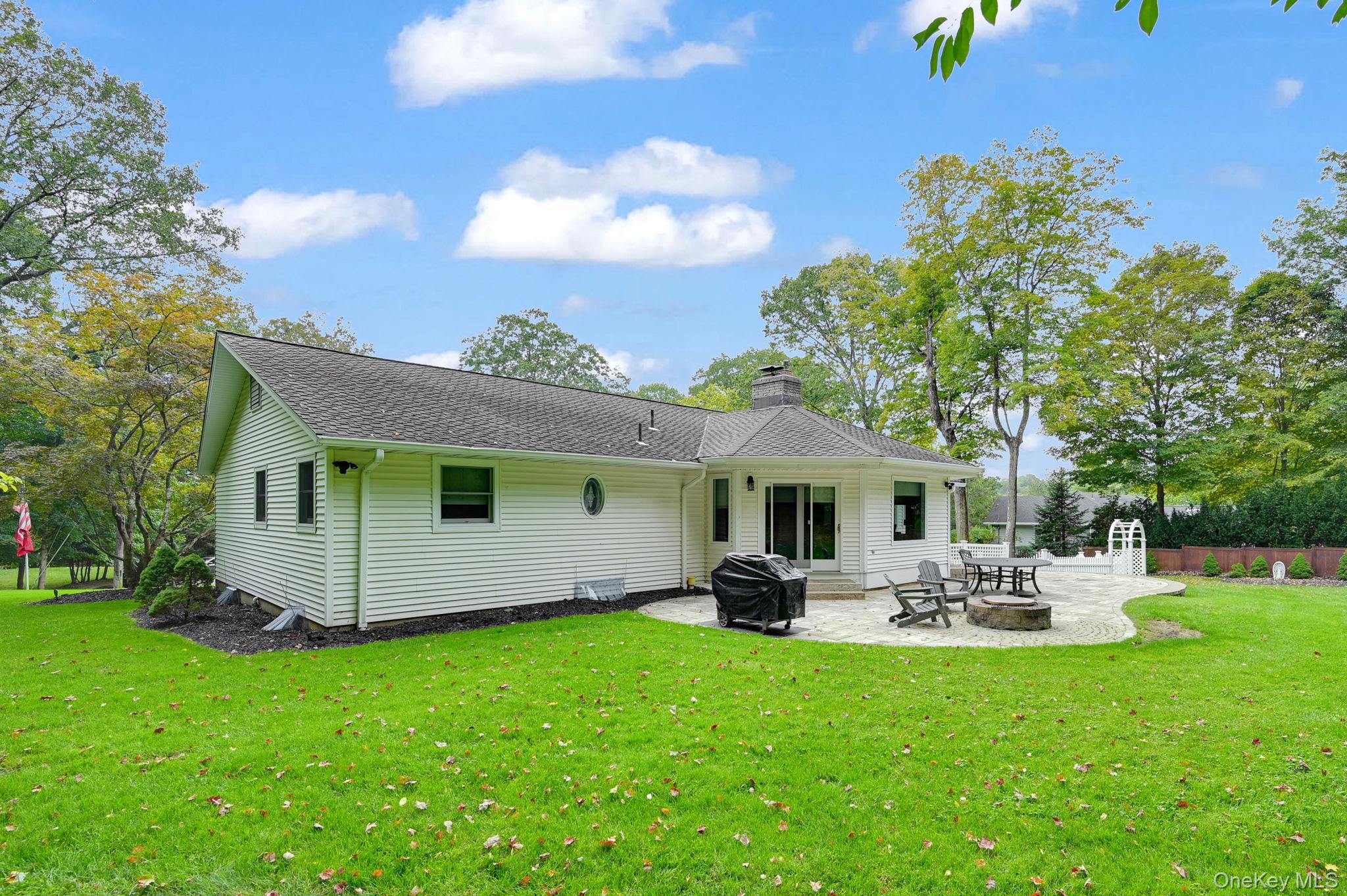 15 Ramapo Lane, Chestnut Ridge, NY 10952