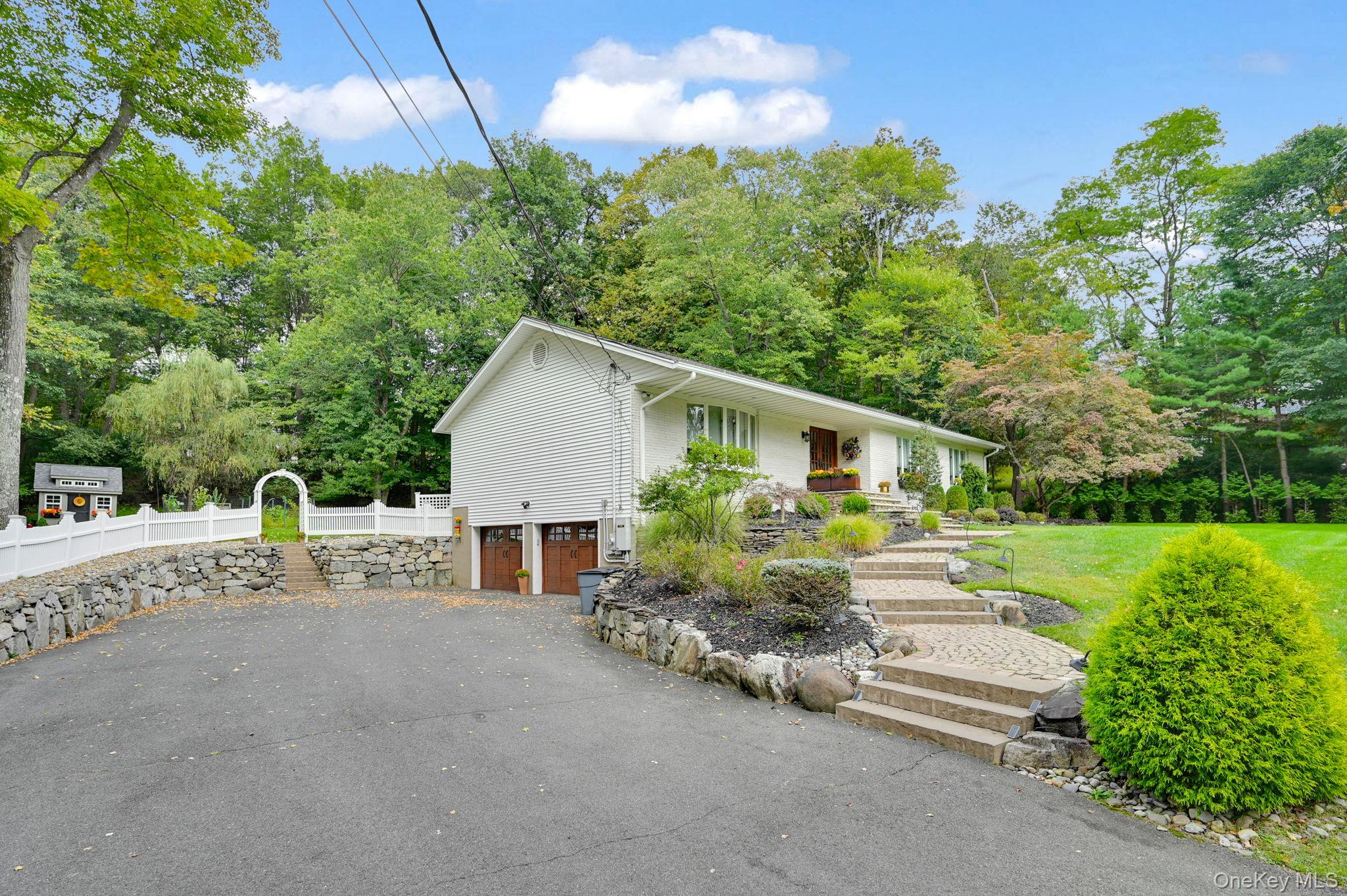 15 Ramapo Lane, Chestnut Ridge, NY 10952