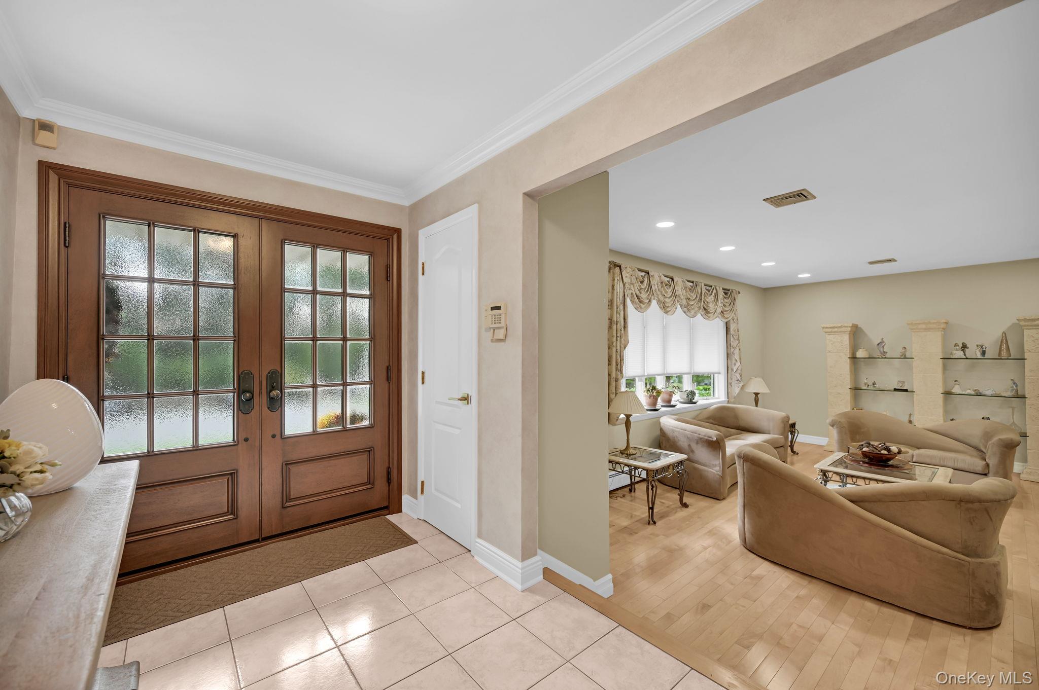 15 Ramapo Lane, Chestnut Ridge, NY 10952