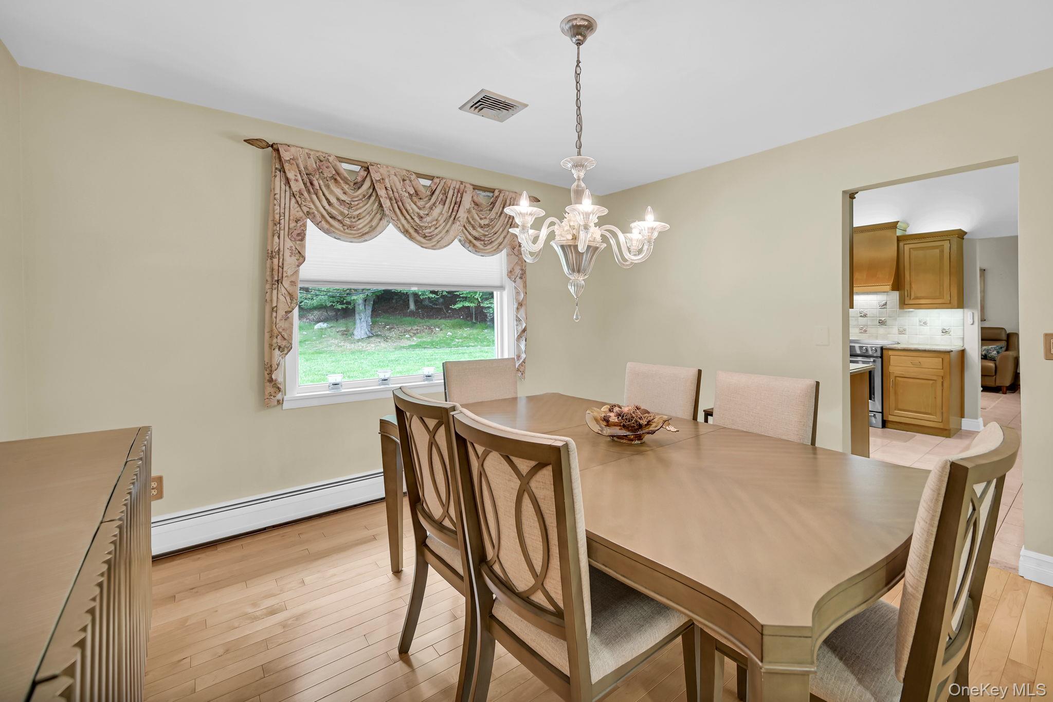 15 Ramapo Lane, Chestnut Ridge, NY 10952