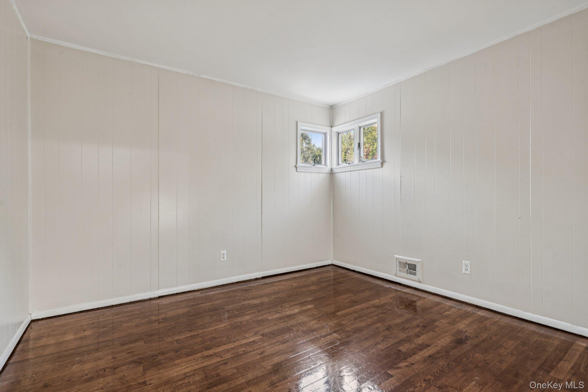 10 Ehler Street, Brentwood, NY 11717