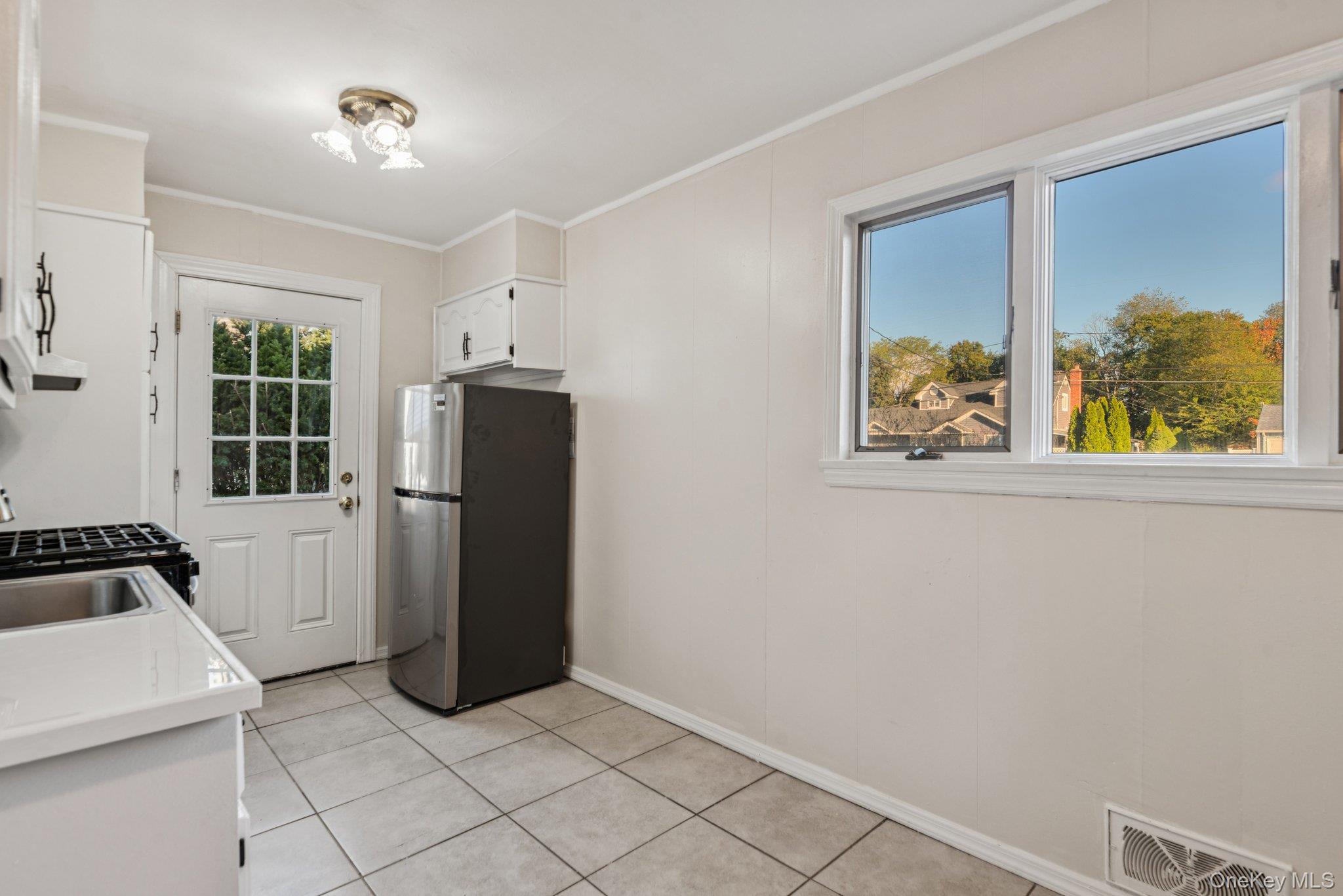 10 Ehler Street, Brentwood, NY 11717