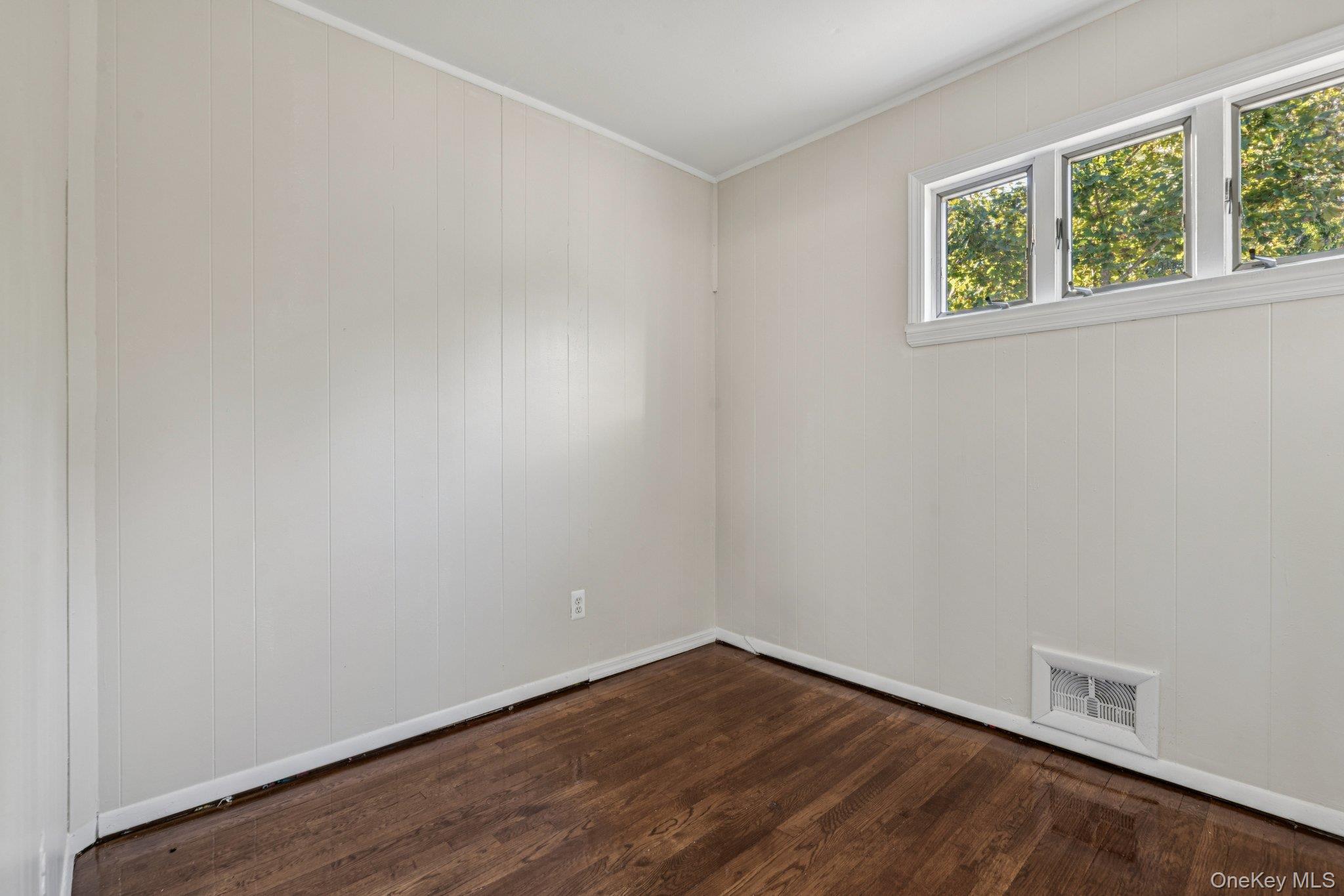 10 Ehler Street, Brentwood, NY 11717