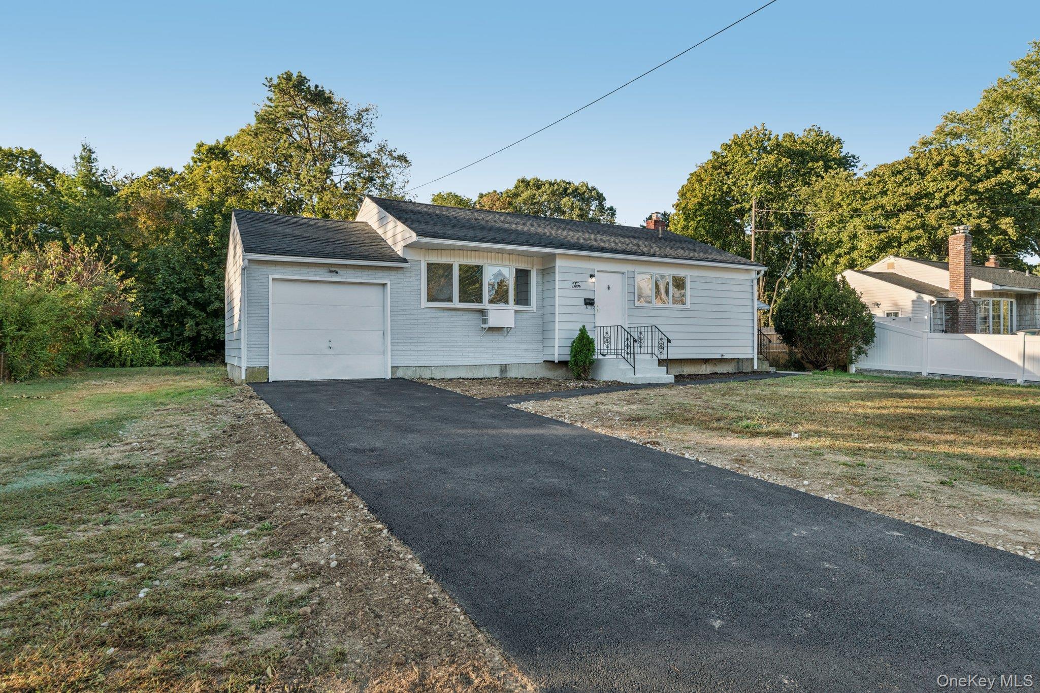 10 Ehler Street, Brentwood, NY 11717