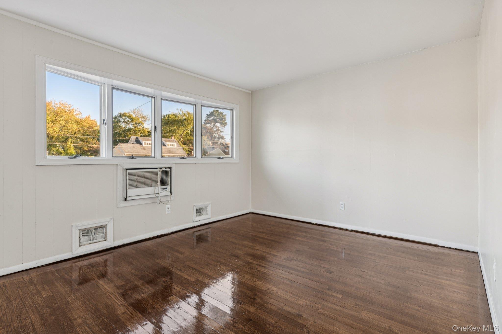 10 Ehler Street, Brentwood, NY 11717