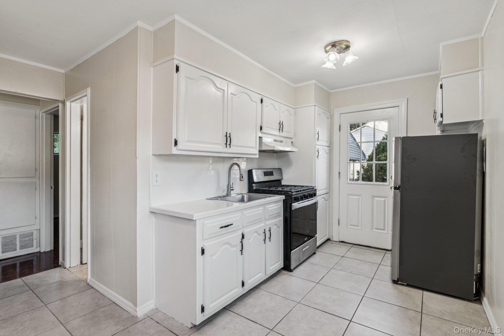 10 Ehler Street, Brentwood, NY 11717