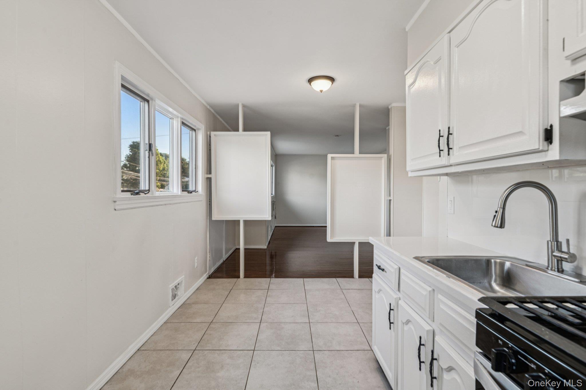 10 Ehler Street, Brentwood, NY 11717