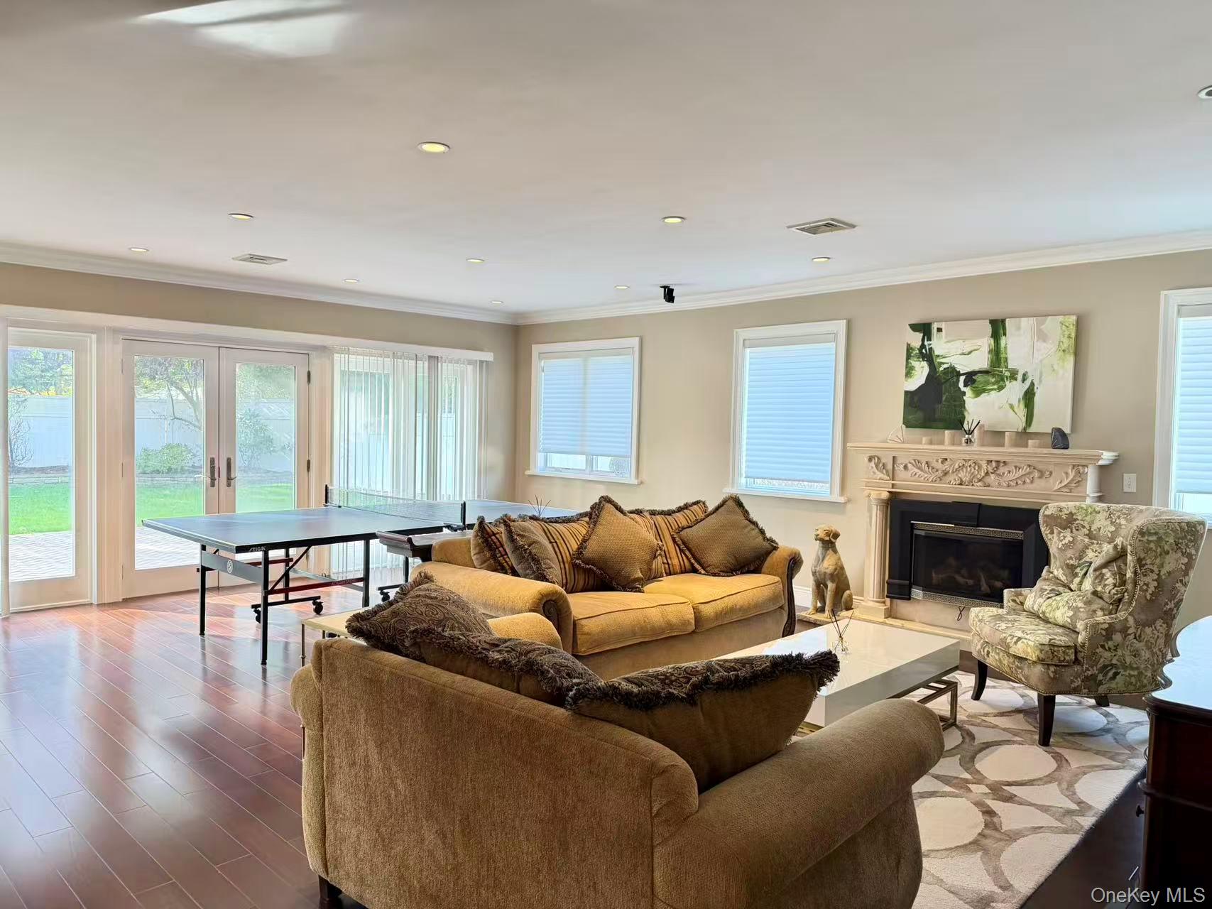 17 Livingston Avenue, Jericho, NY 11753