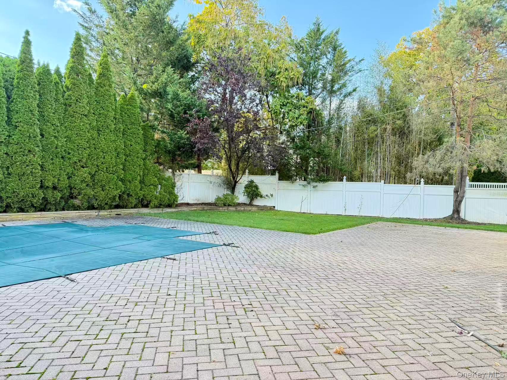 17 Livingston Avenue, Jericho, NY 11753