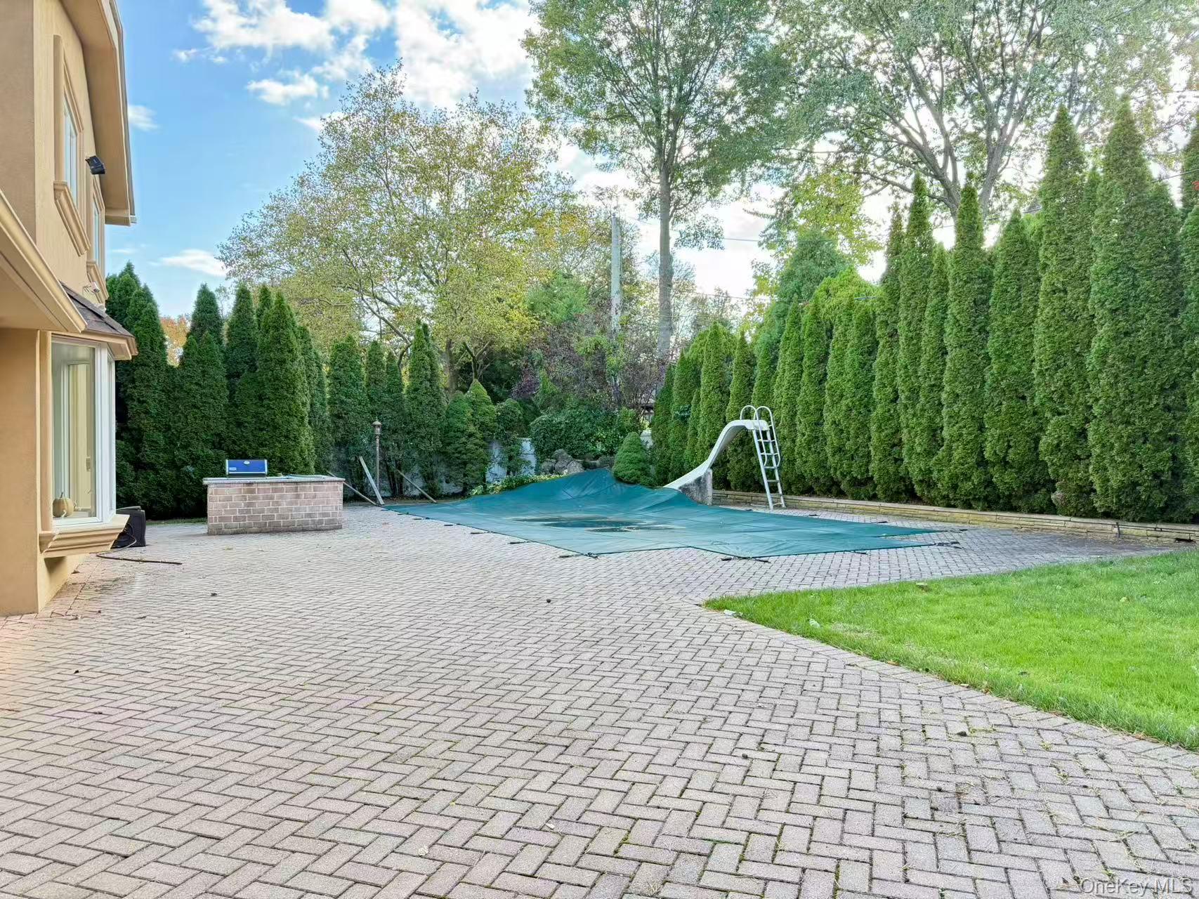 17 Livingston Avenue, Jericho, NY 11753