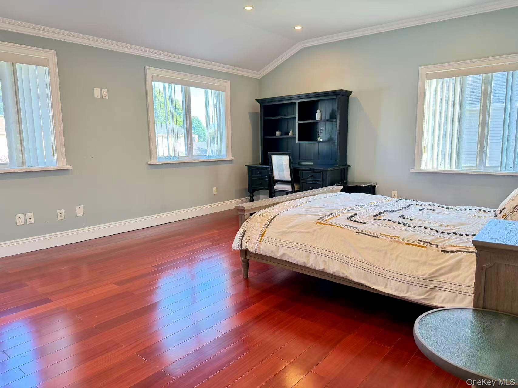 17 Livingston Avenue, Jericho, NY 11753