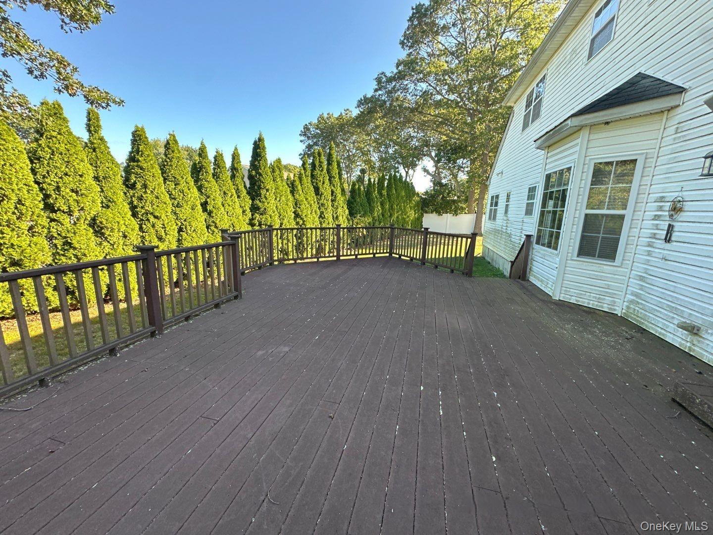 2 East Avenue, Coram, NY 11727