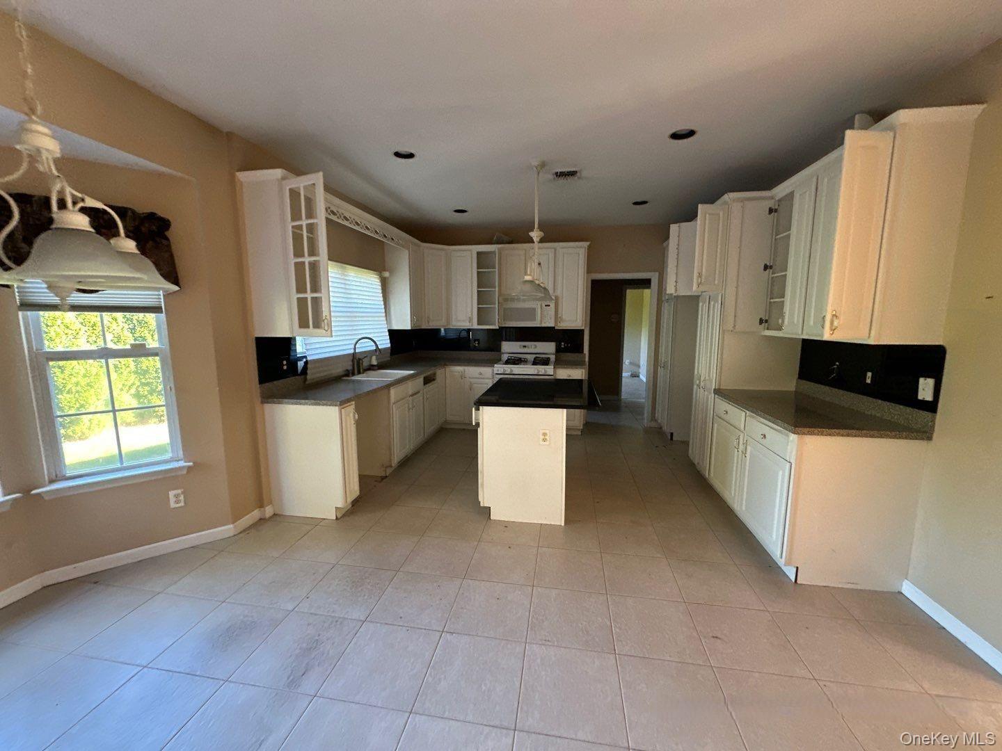 2 East Avenue, Coram, NY 11727