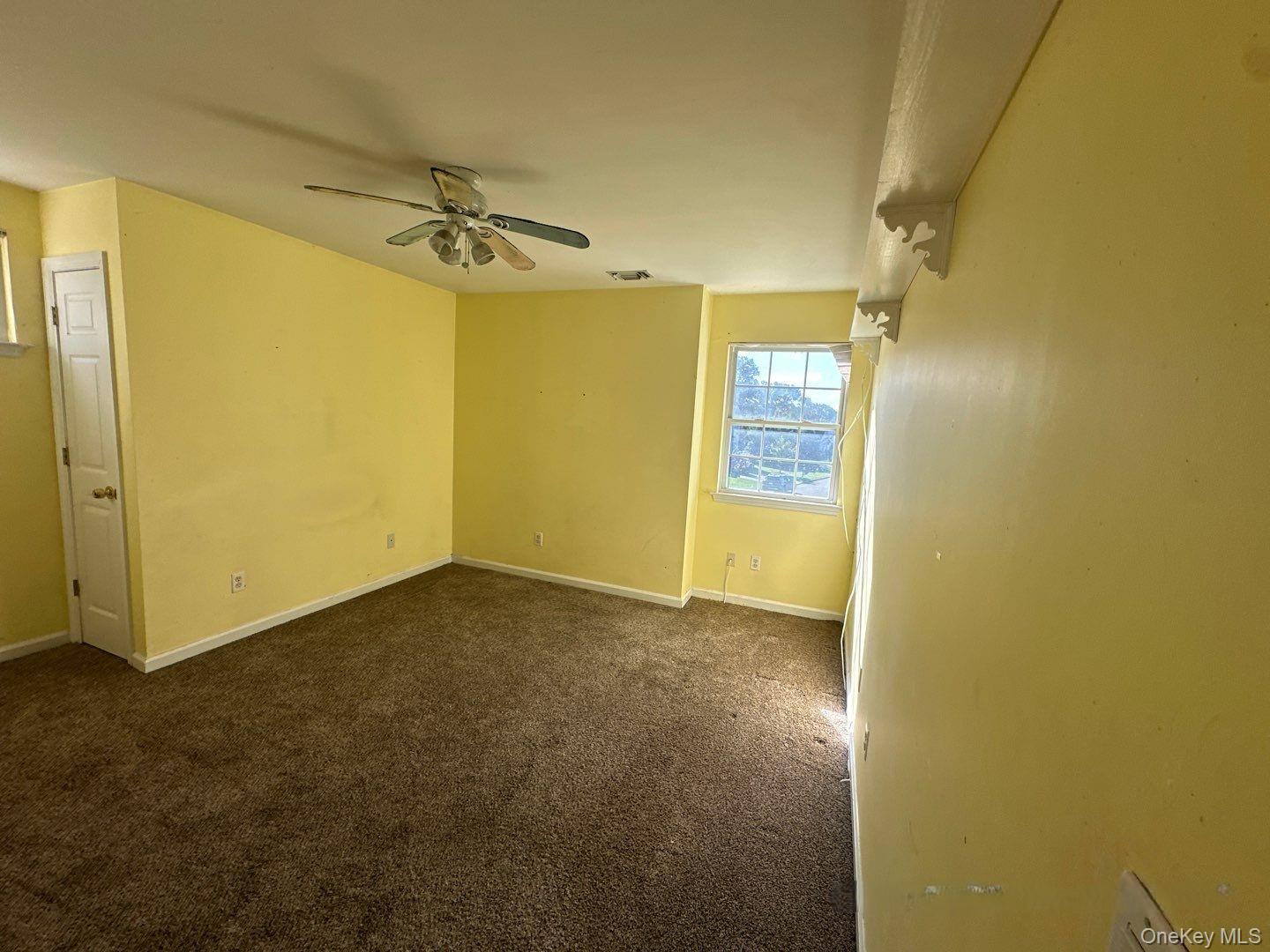 2 East Avenue, Coram, NY 11727