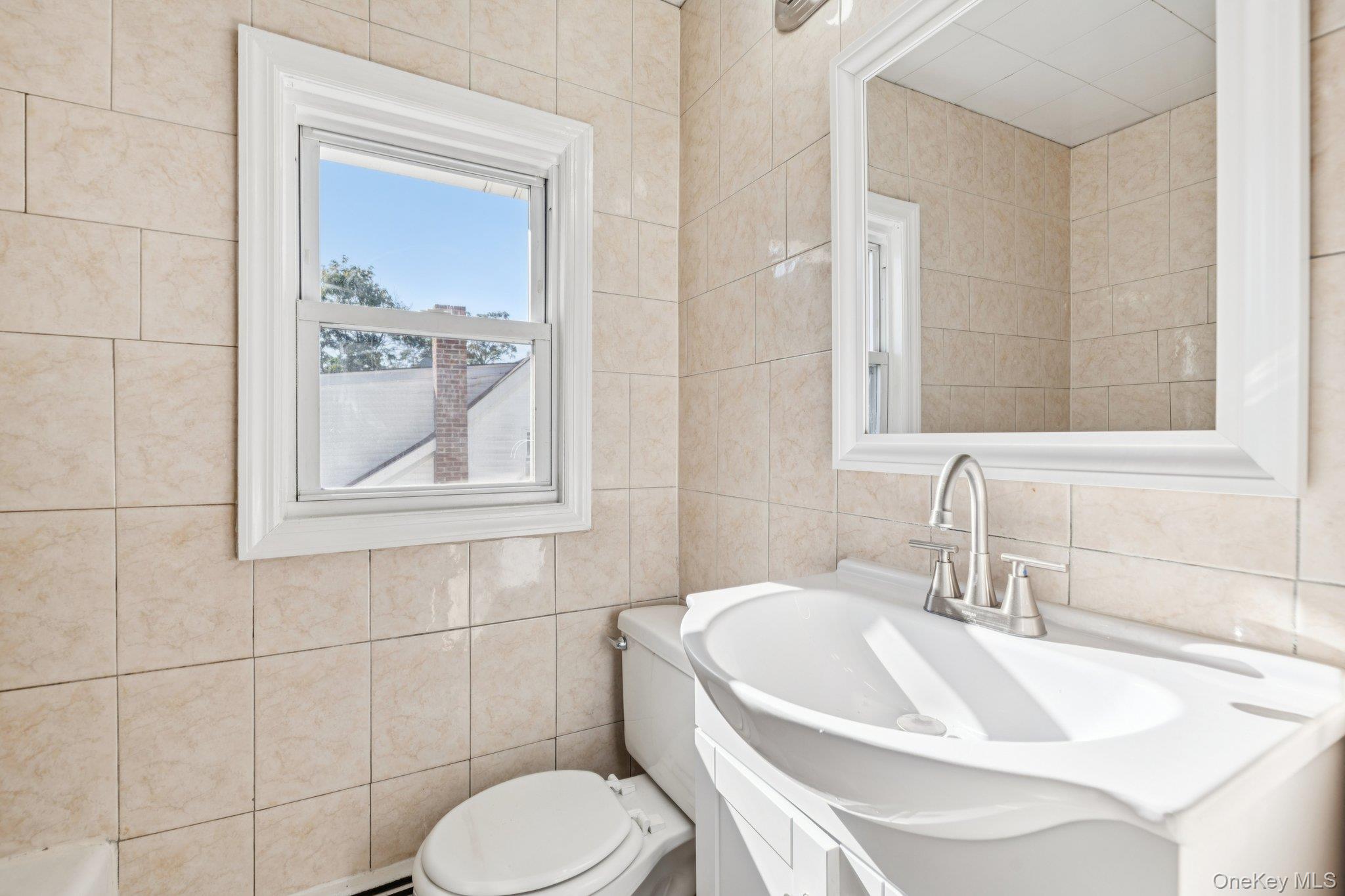 18 Lockwood Road, Bay Shore, NY 11706