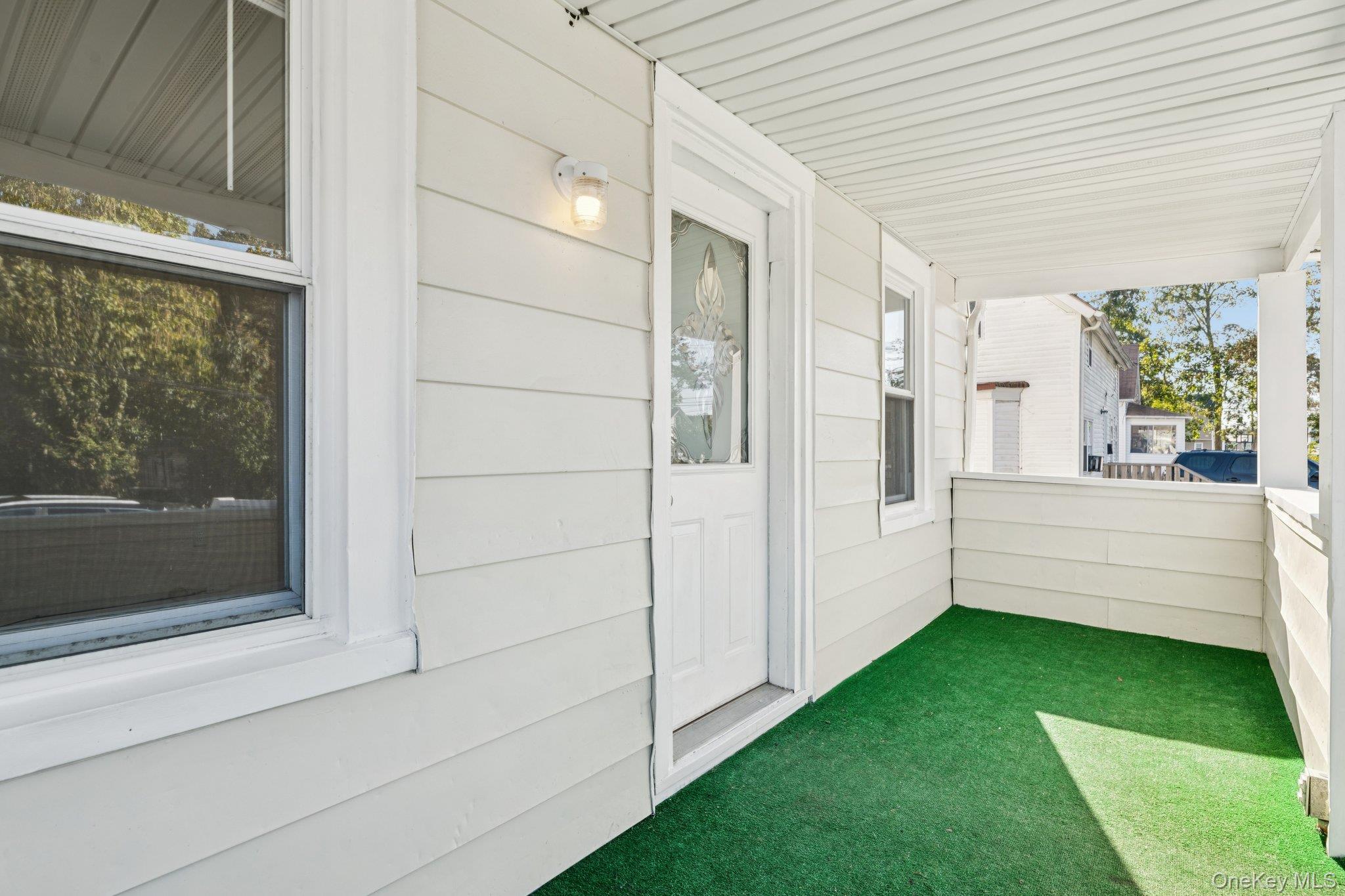 18 Lockwood Road, Bay Shore, NY 11706