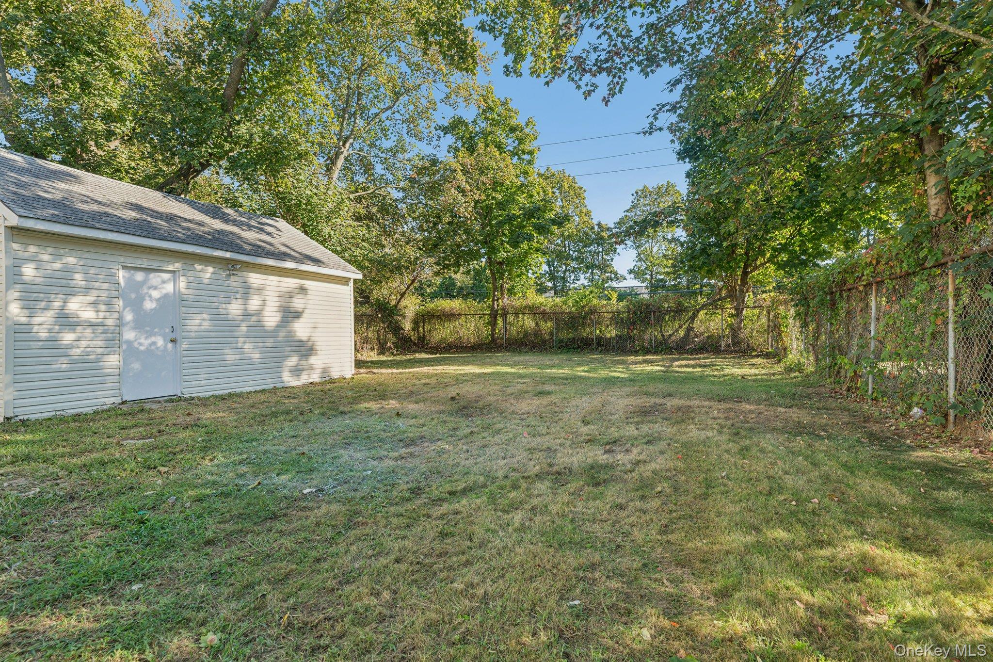 18 Lockwood Road, Bay Shore, NY 11706