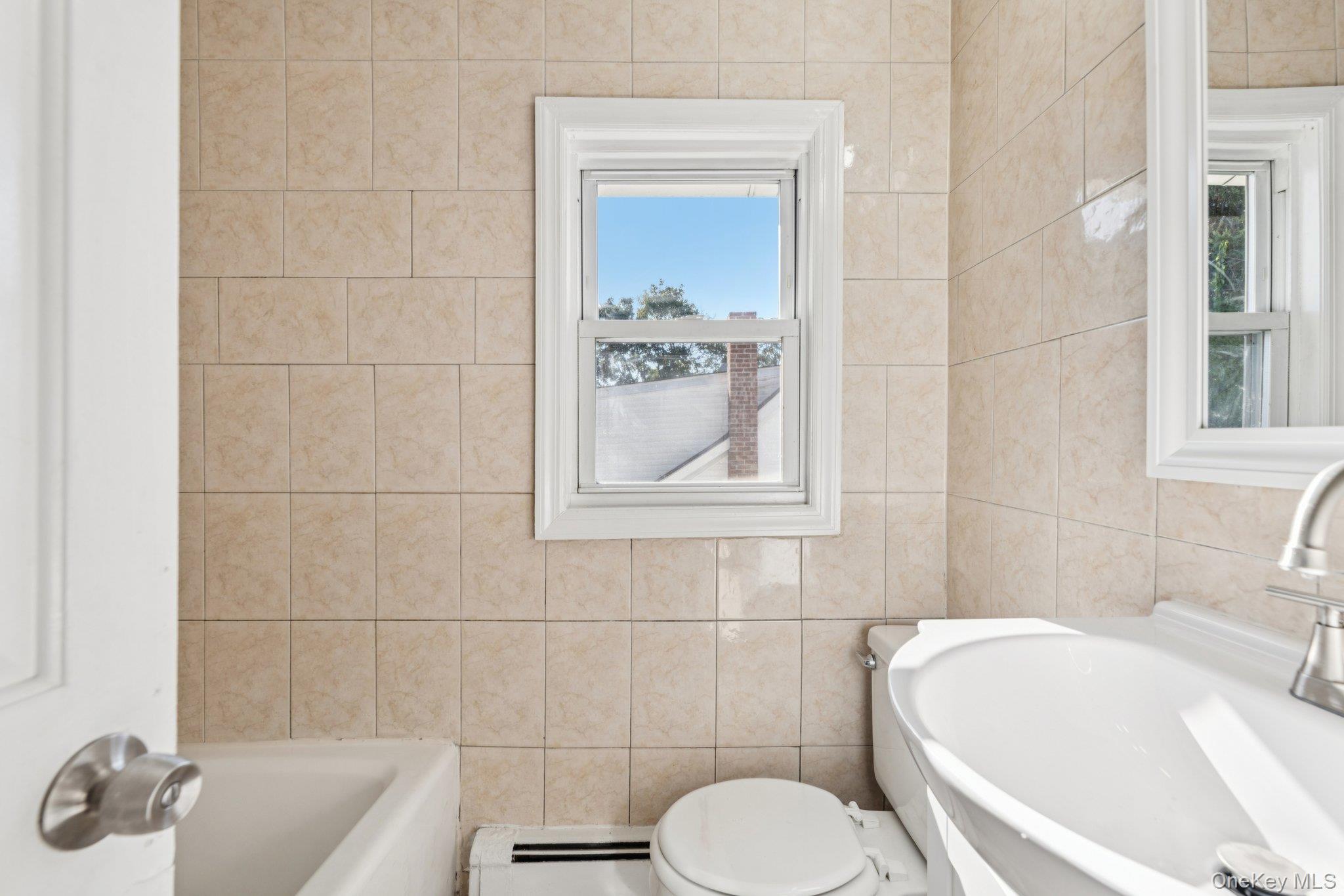 18 Lockwood Road, Bay Shore, NY 11706