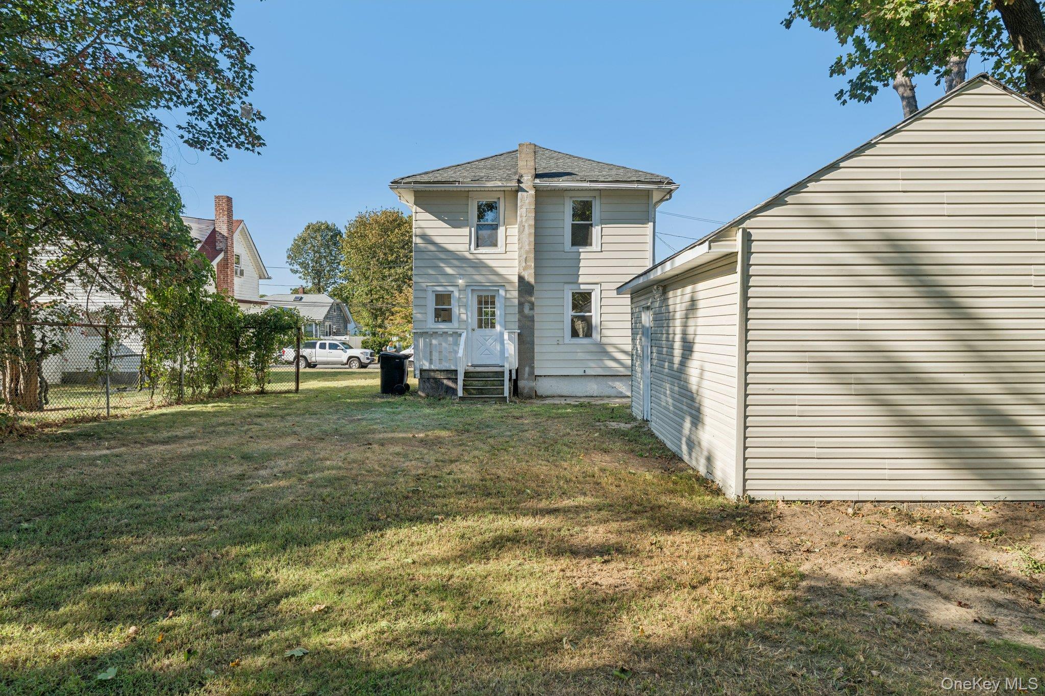 18 Lockwood Road, Bay Shore, NY 11706