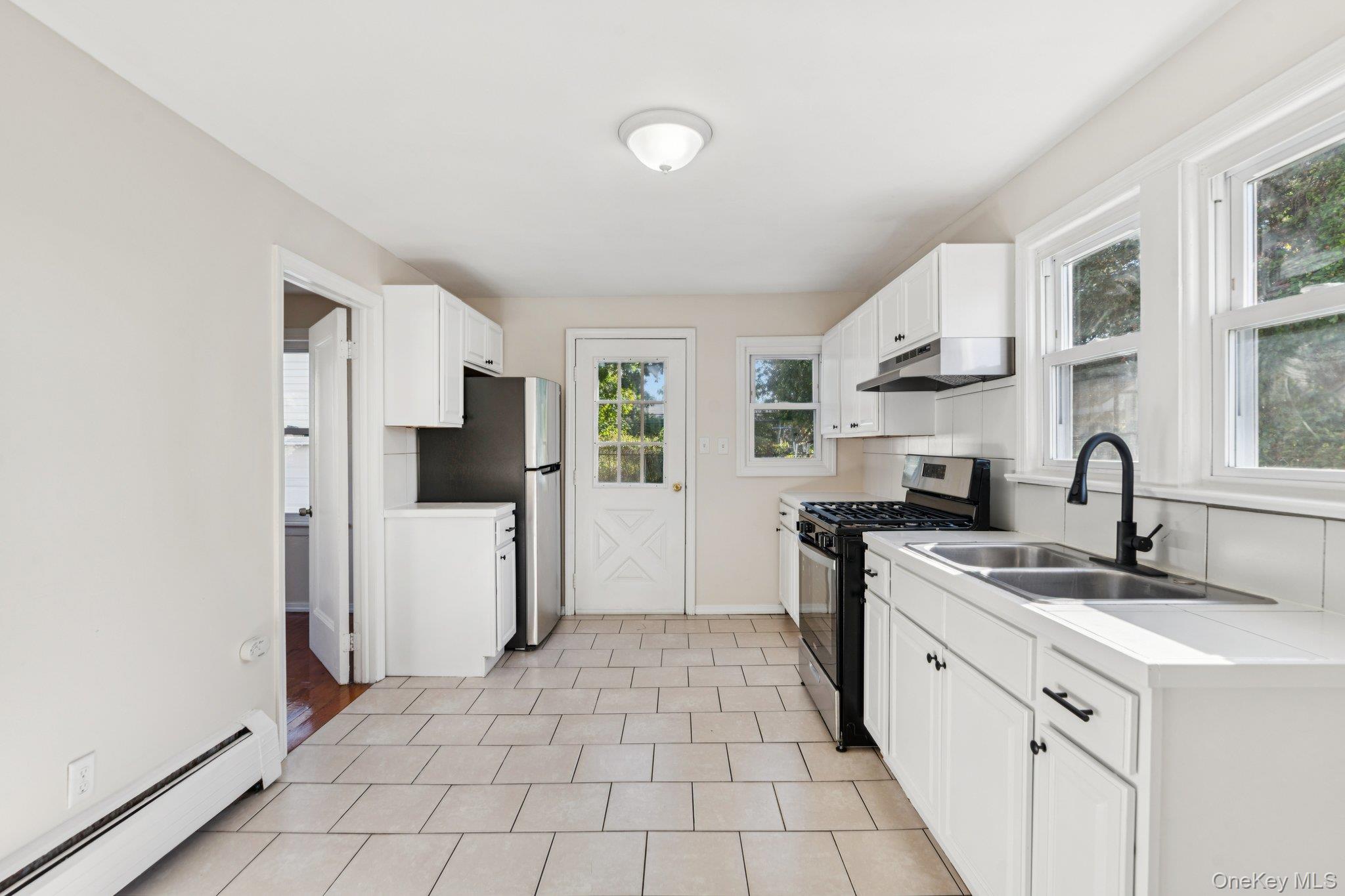 18 Lockwood Road, Bay Shore, NY 11706