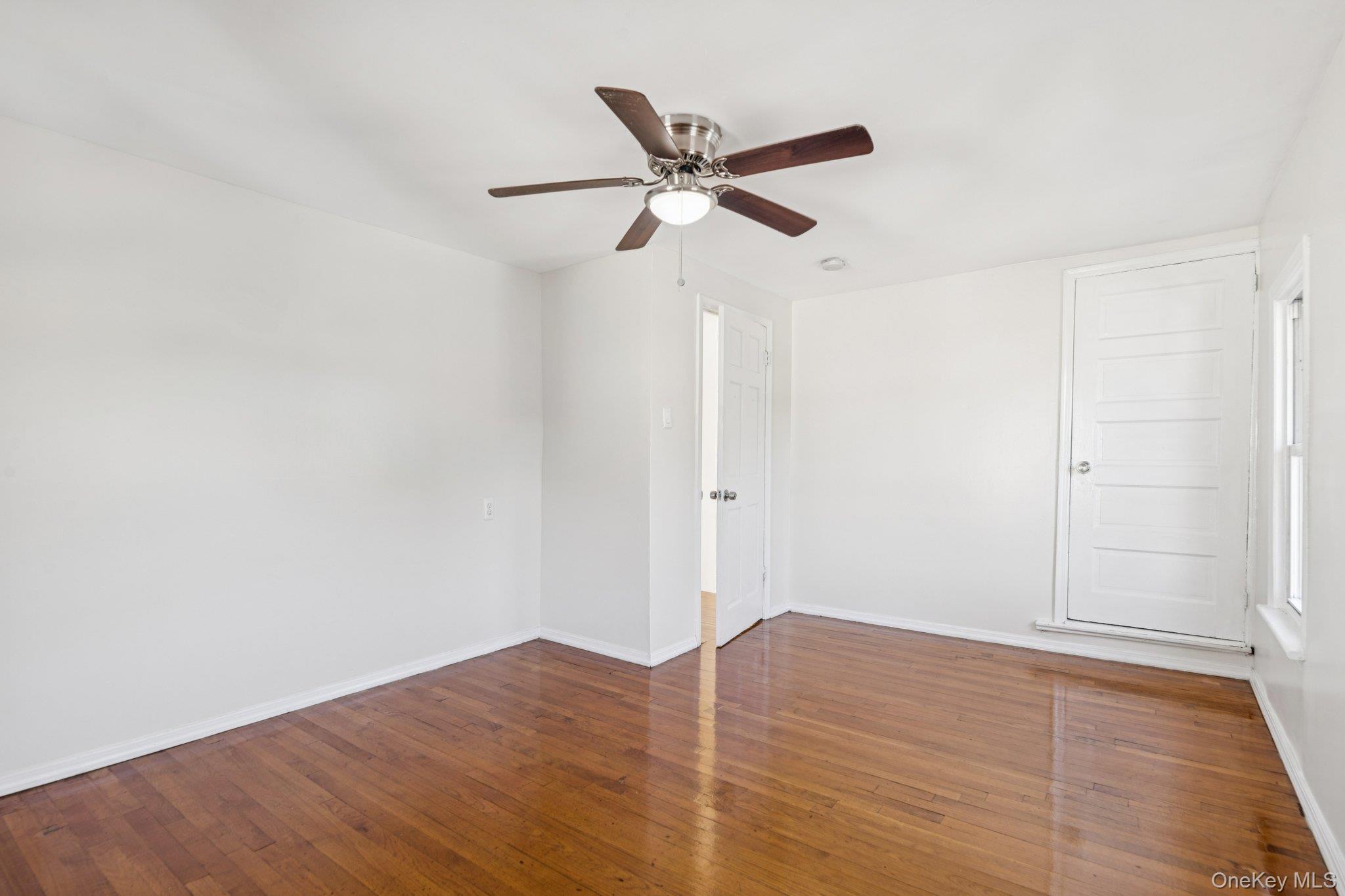 18 Lockwood Road, Bay Shore, NY 11706