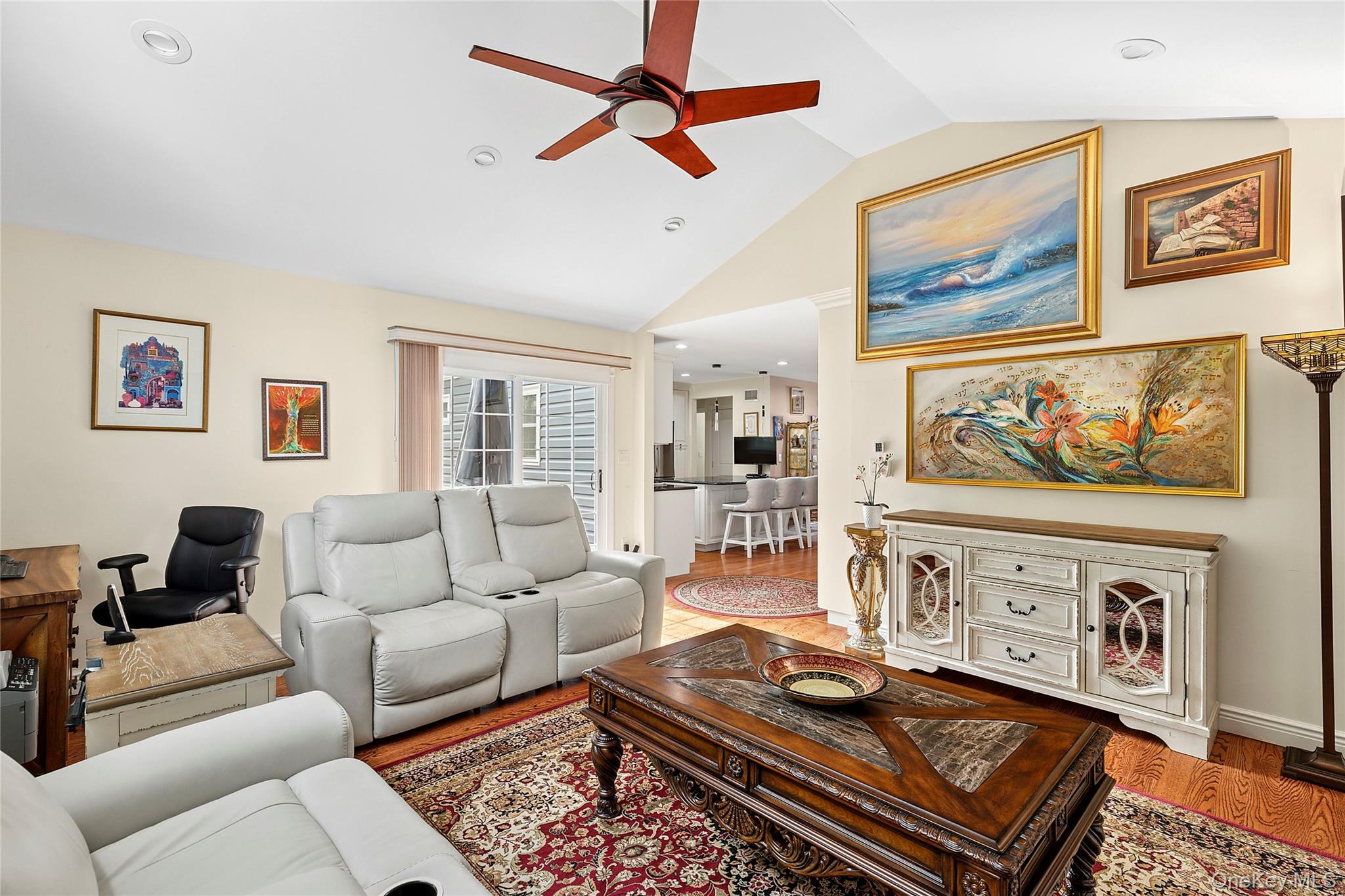 14 Hollyberry Road, Plainview, NY 11803