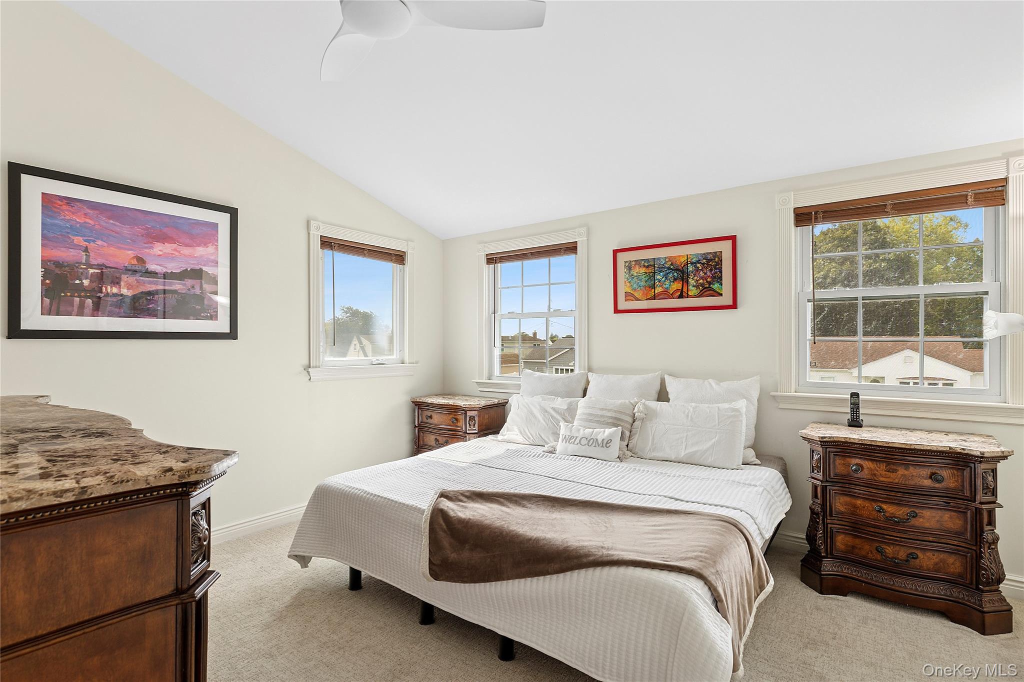 14 Hollyberry Road, Plainview, NY 11803