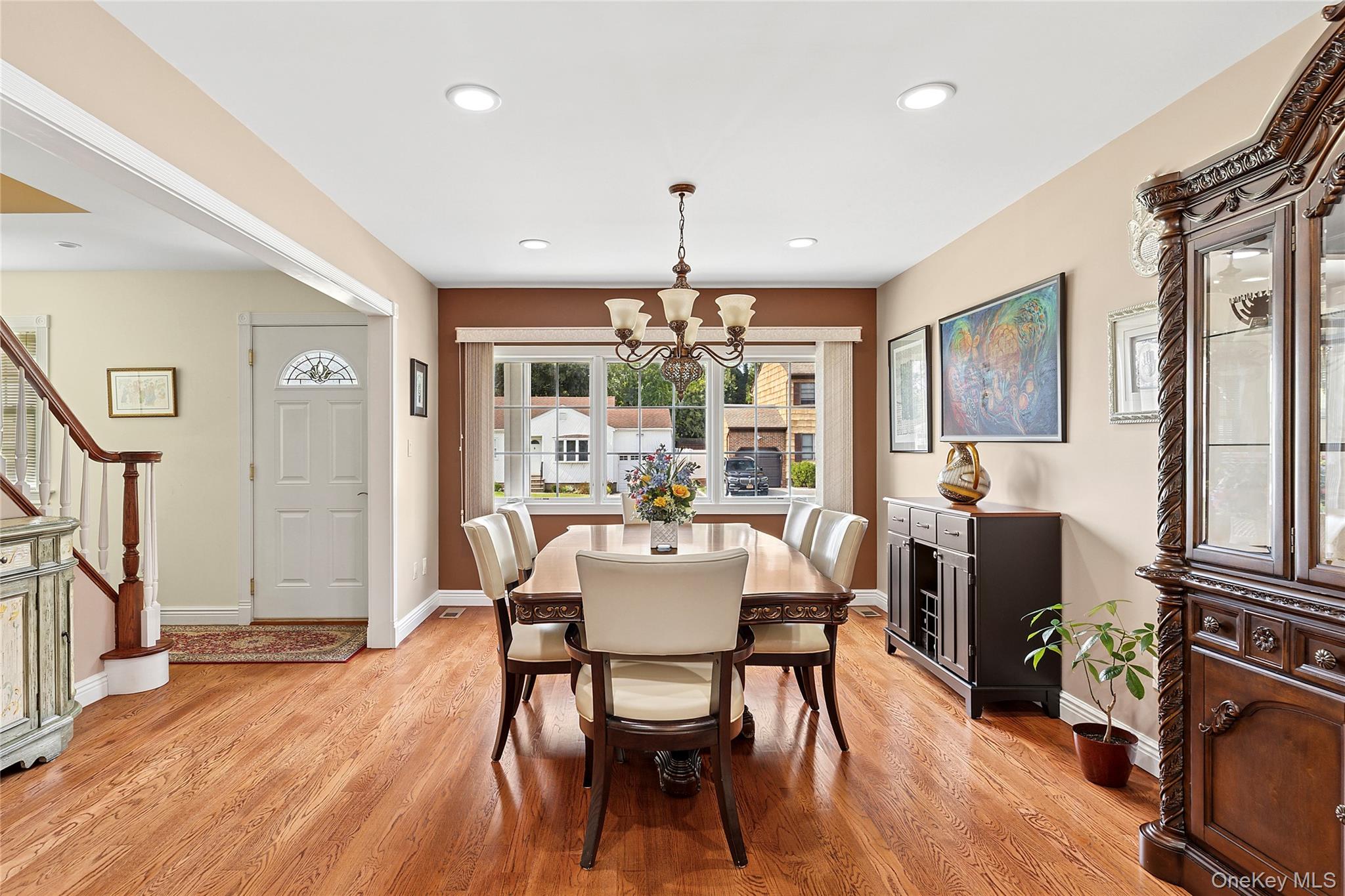 14 Hollyberry Road, Plainview, NY 11803