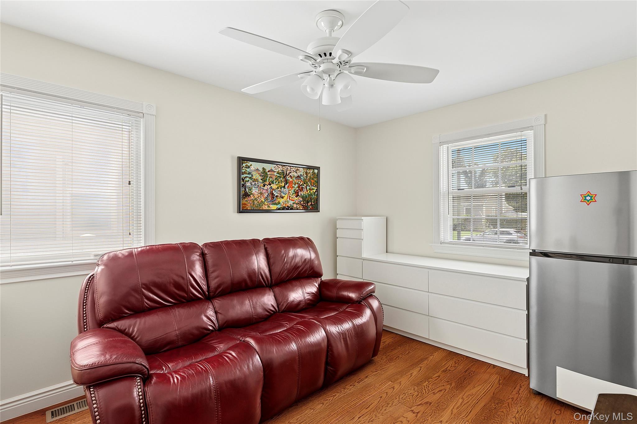 14 Hollyberry Road, Plainview, NY 11803