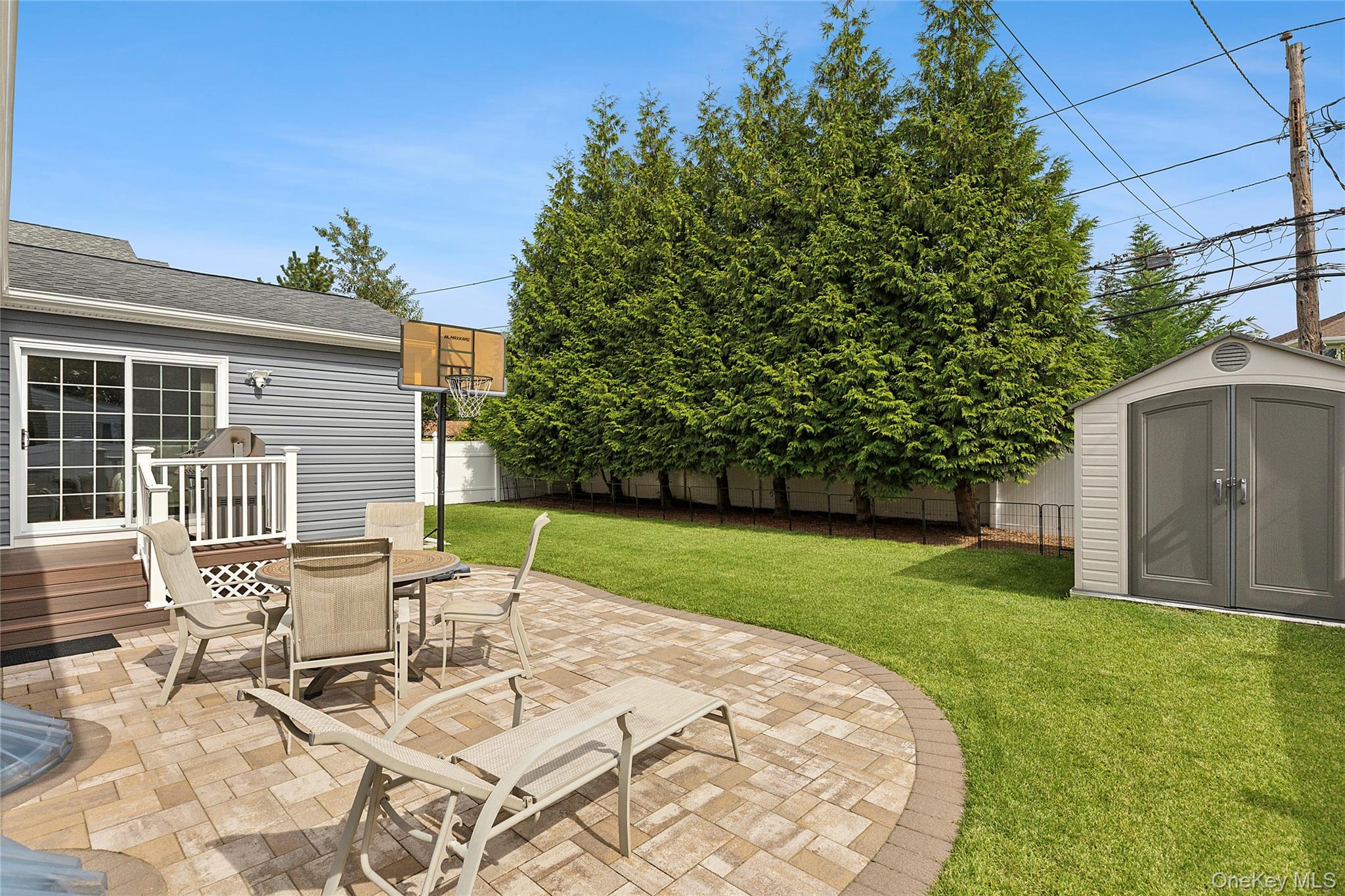 14 Hollyberry Road, Plainview, NY 11803