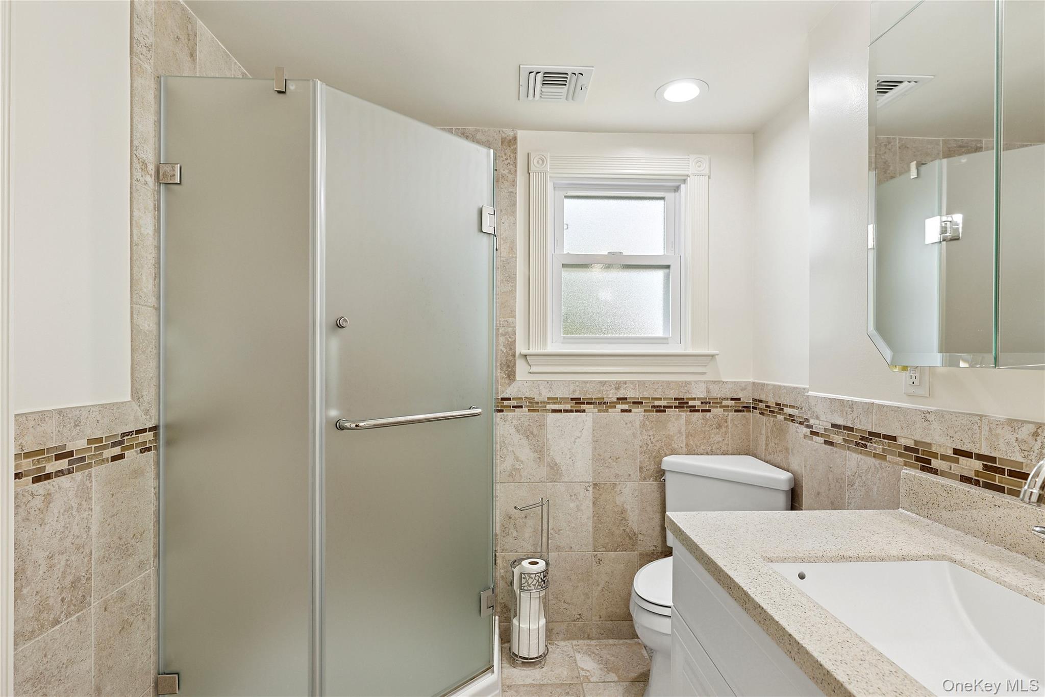 14 Hollyberry Road, Plainview, NY 11803