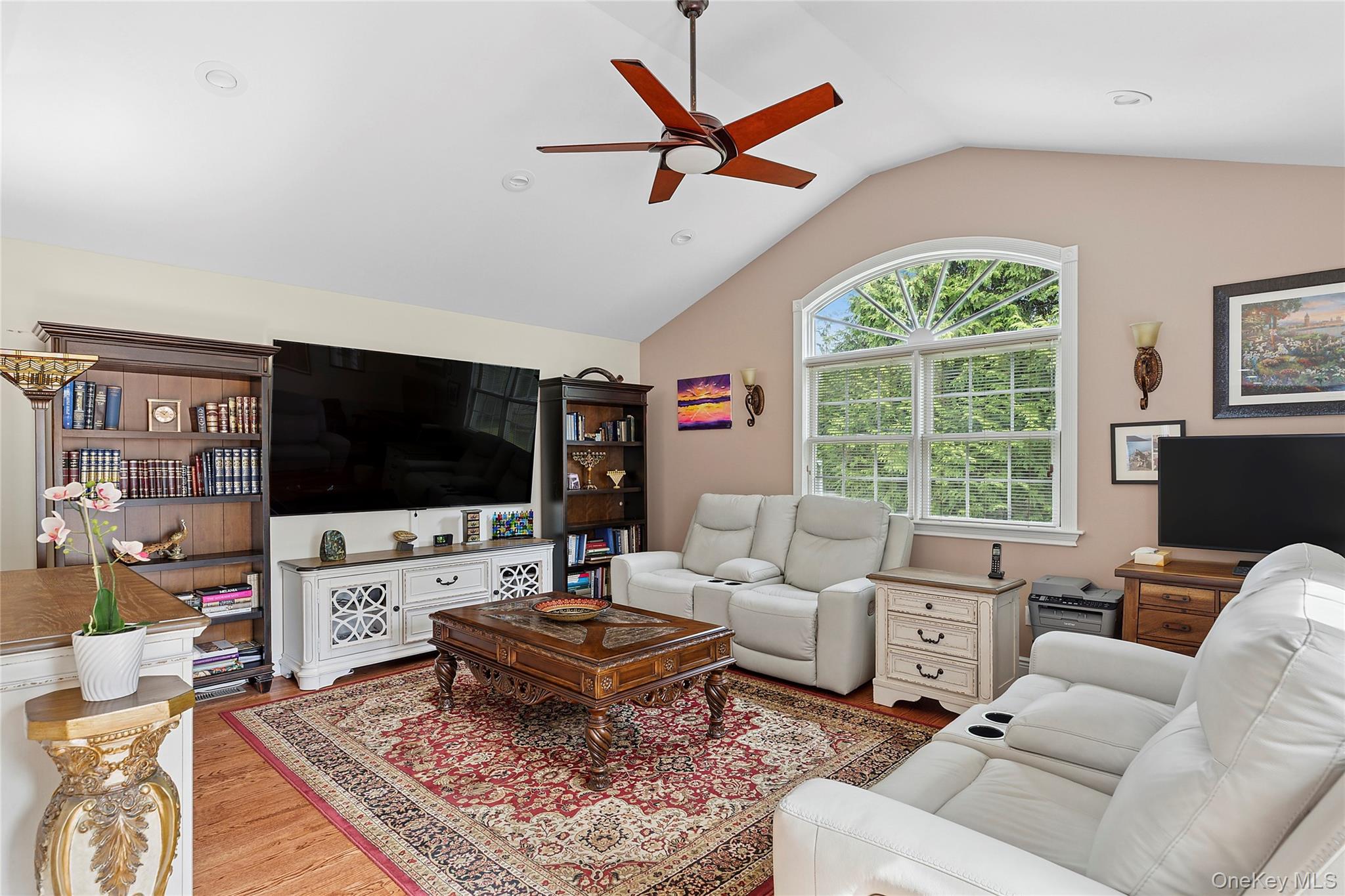 14 Hollyberry Road, Plainview, NY 11803