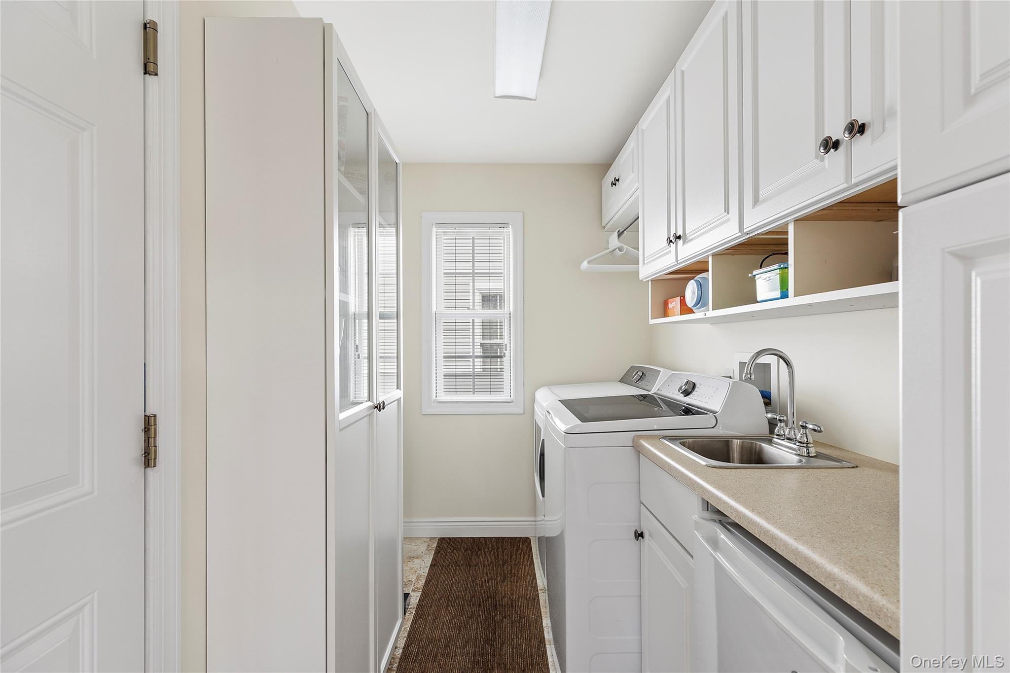 14 Hollyberry Road, Plainview, NY 11803