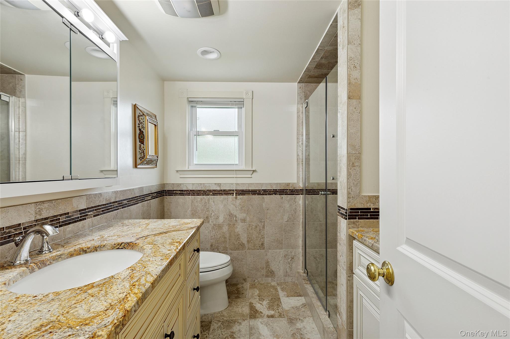 14 Hollyberry Road, Plainview, NY 11803