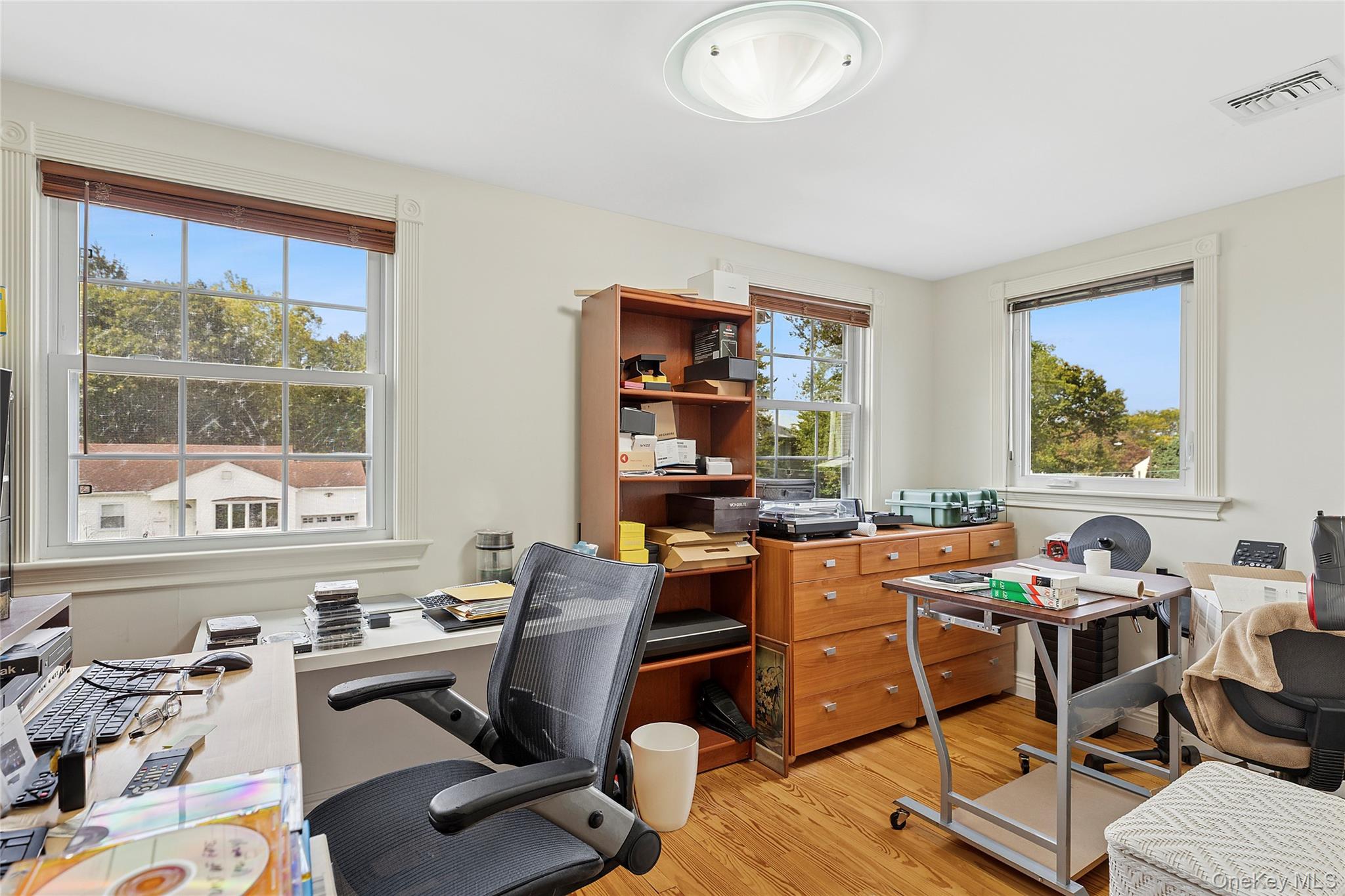 14 Hollyberry Road, Plainview, NY 11803