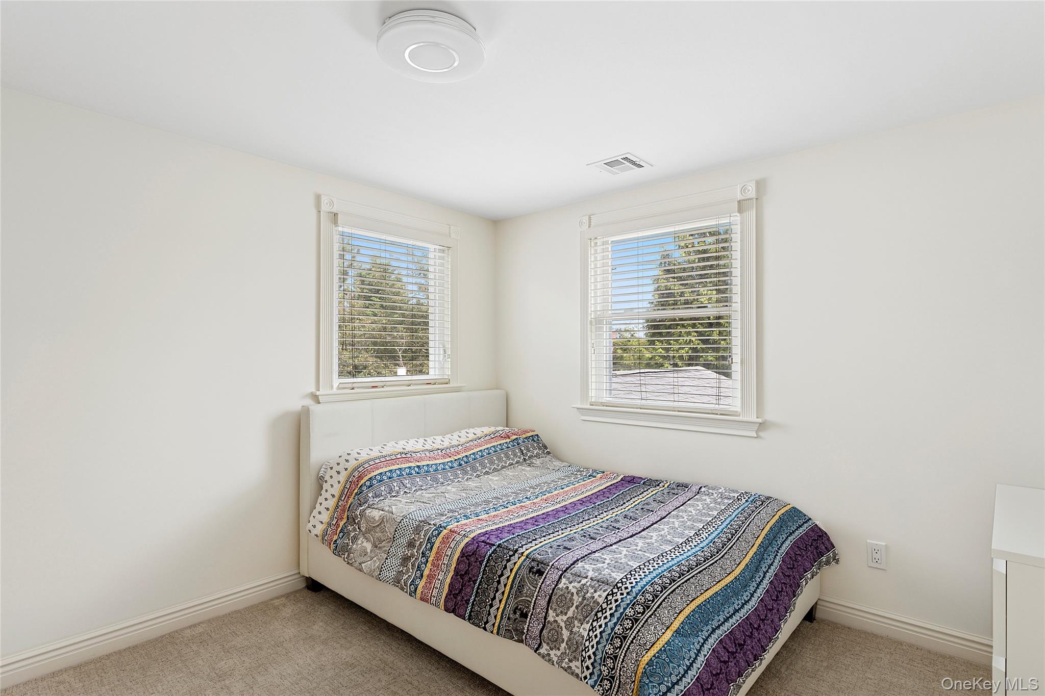 14 Hollyberry Road, Plainview, NY 11803