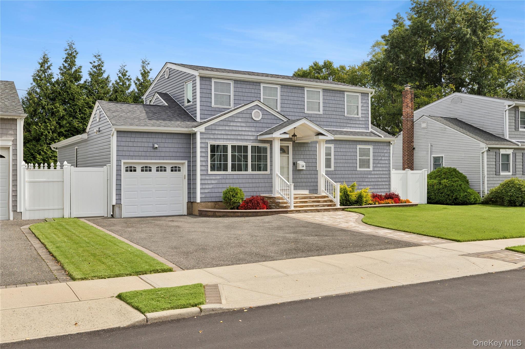 14 Hollyberry Road, Plainview, NY 11803