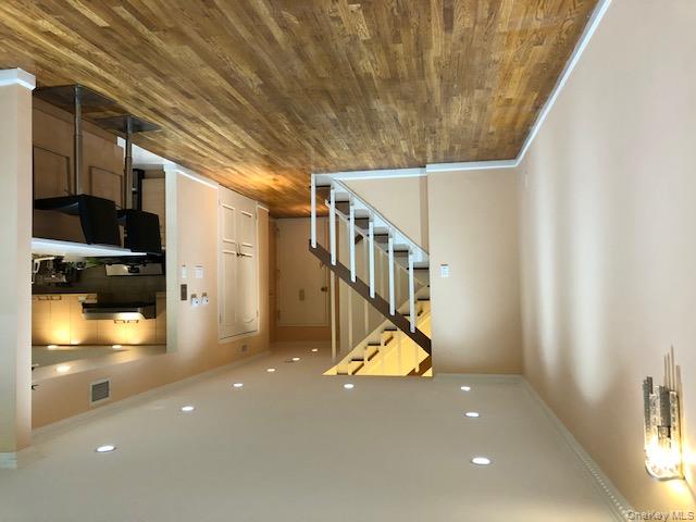 12-31 Robin Lane # Triplex, Bayside, NY 11360