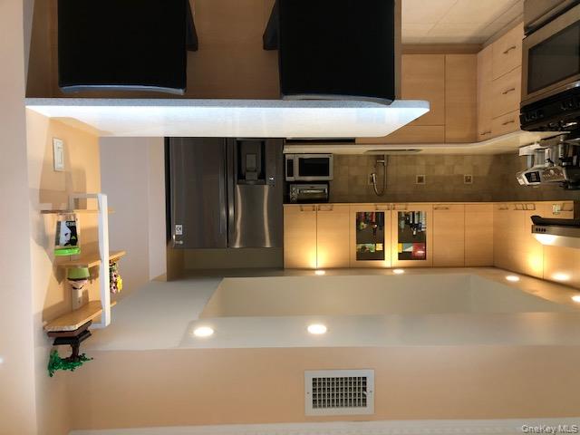 12-31 Robin Lane # Triplex, Bayside, NY 11360