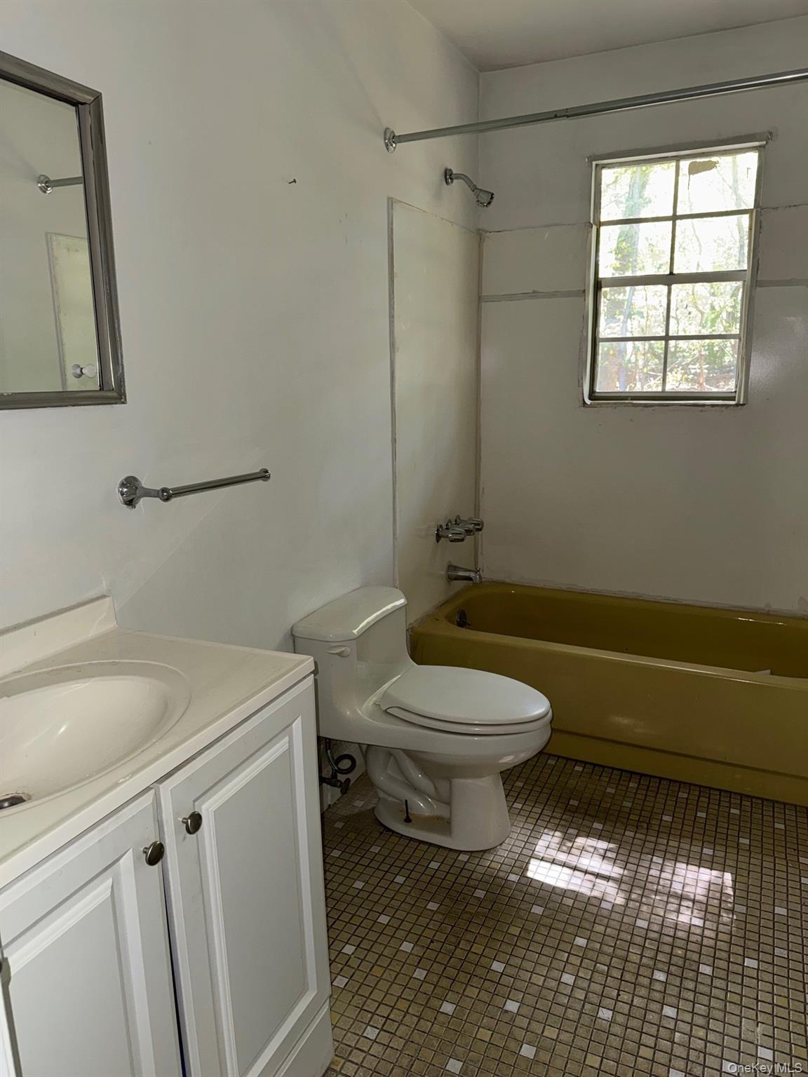 96 Norfleet Lane, Coram, NY 11727